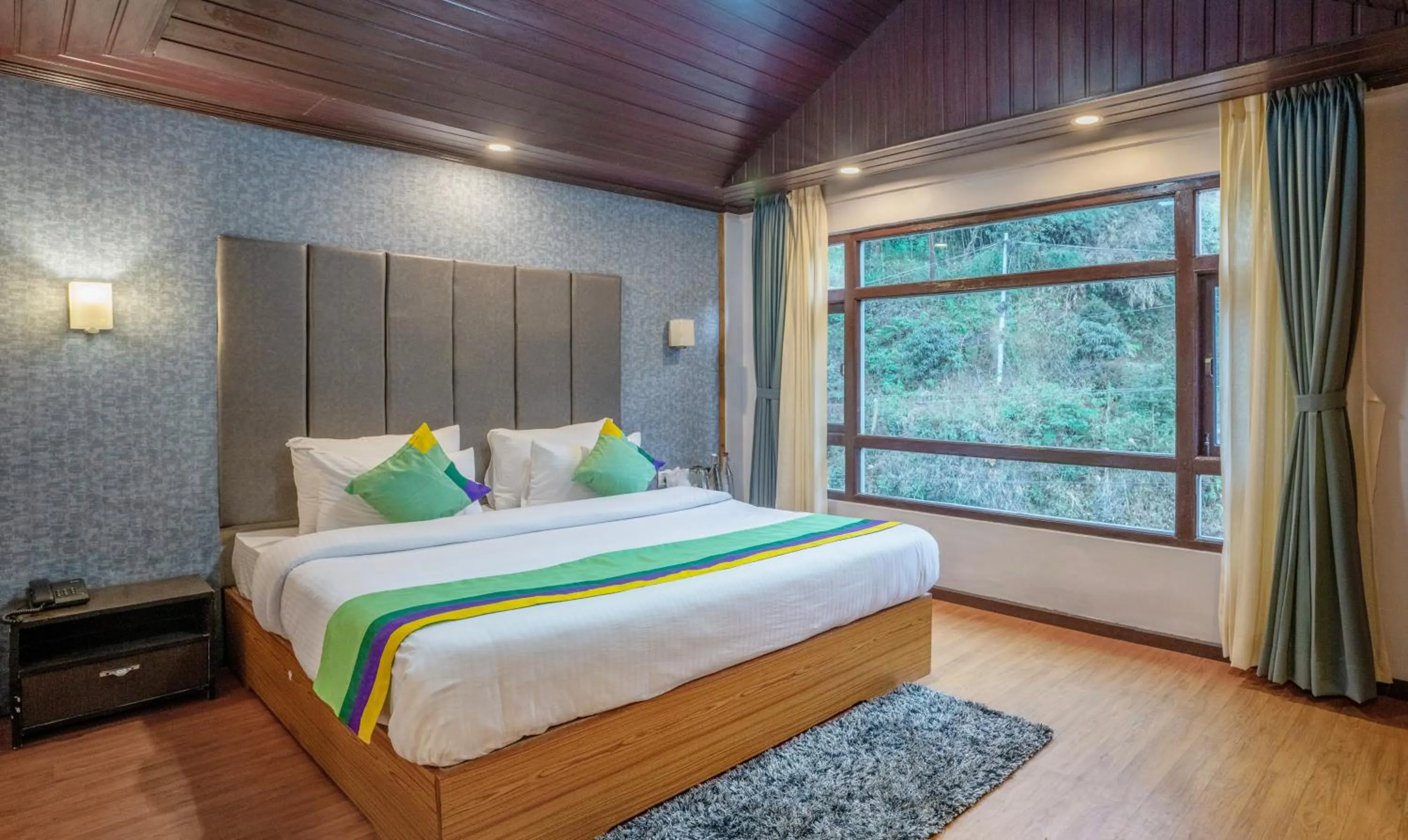 Bedroom, Bed in Treebo Eeshan Rodhi Resort, Darjeeling
