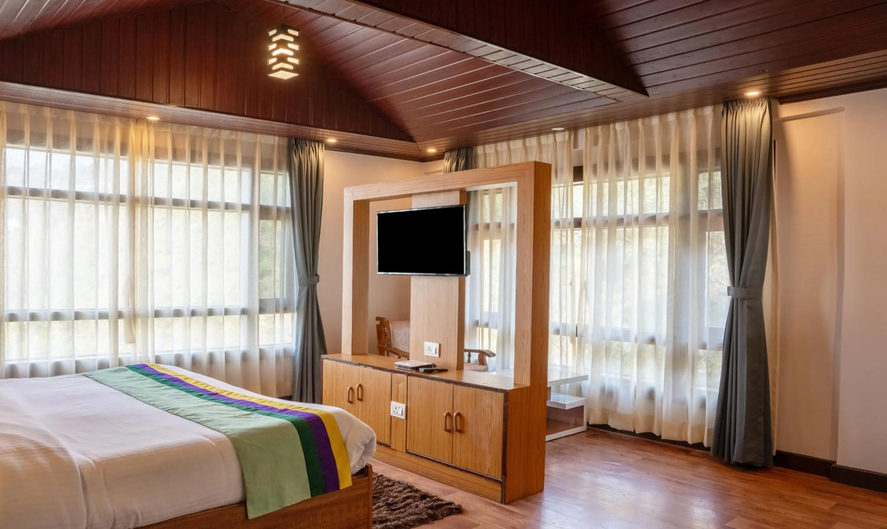 Bedroom, Bed in Treebo Eeshan Rodhi Resort, Darjeeling