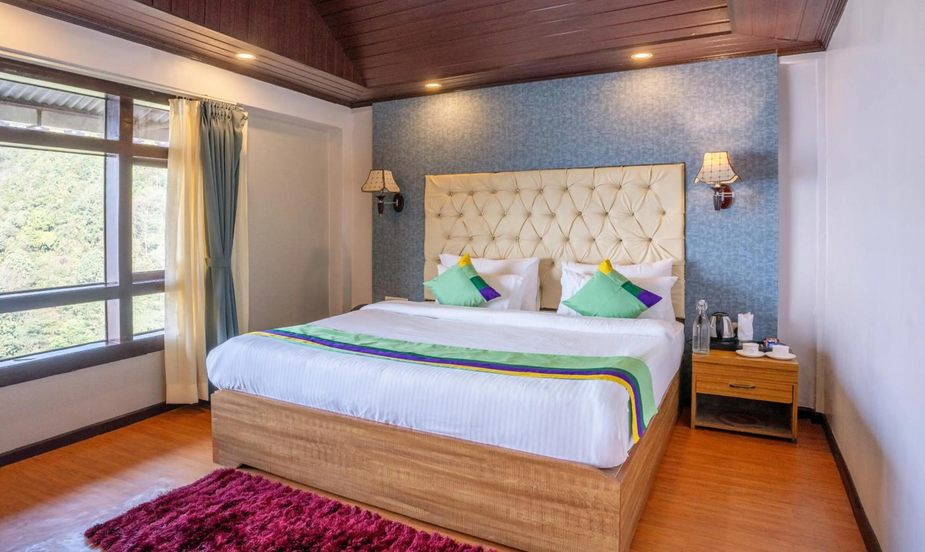 Bedroom, Bed in Treebo Eeshan Rodhi Resort, Darjeeling