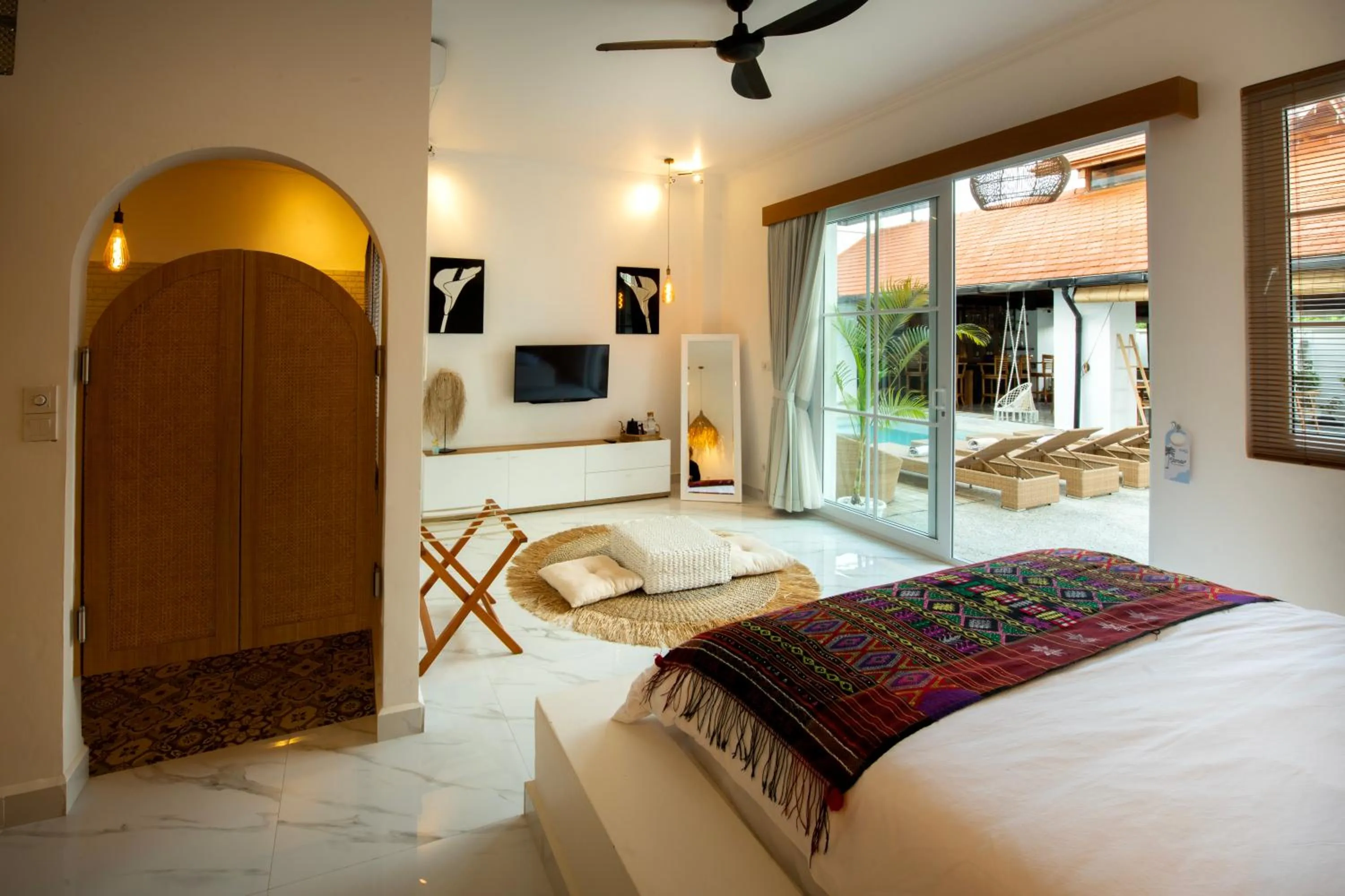 Pool view, Bed in Keramas Moonlight Villa