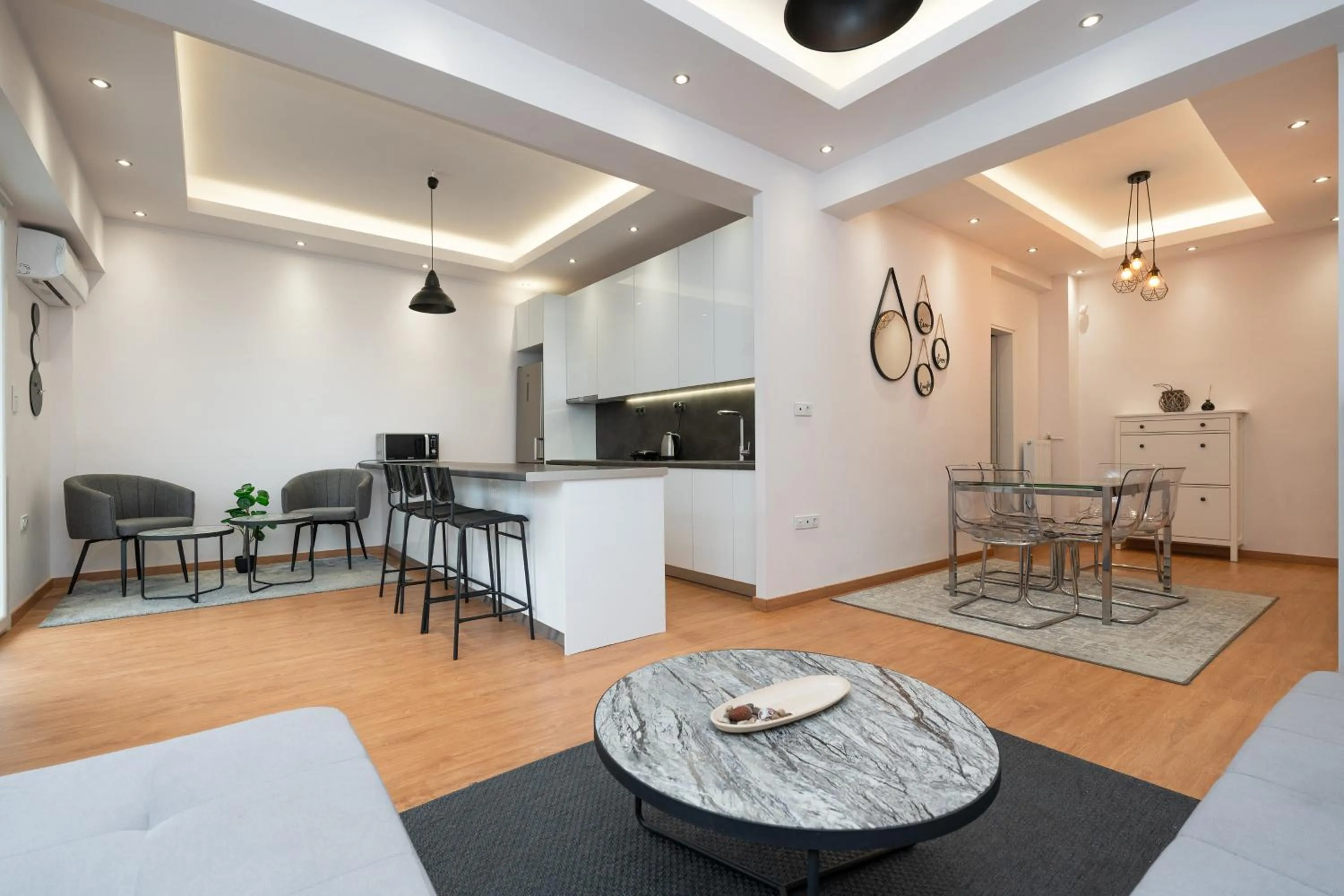 Modern Family Apartment w/Balcony near Acropolis