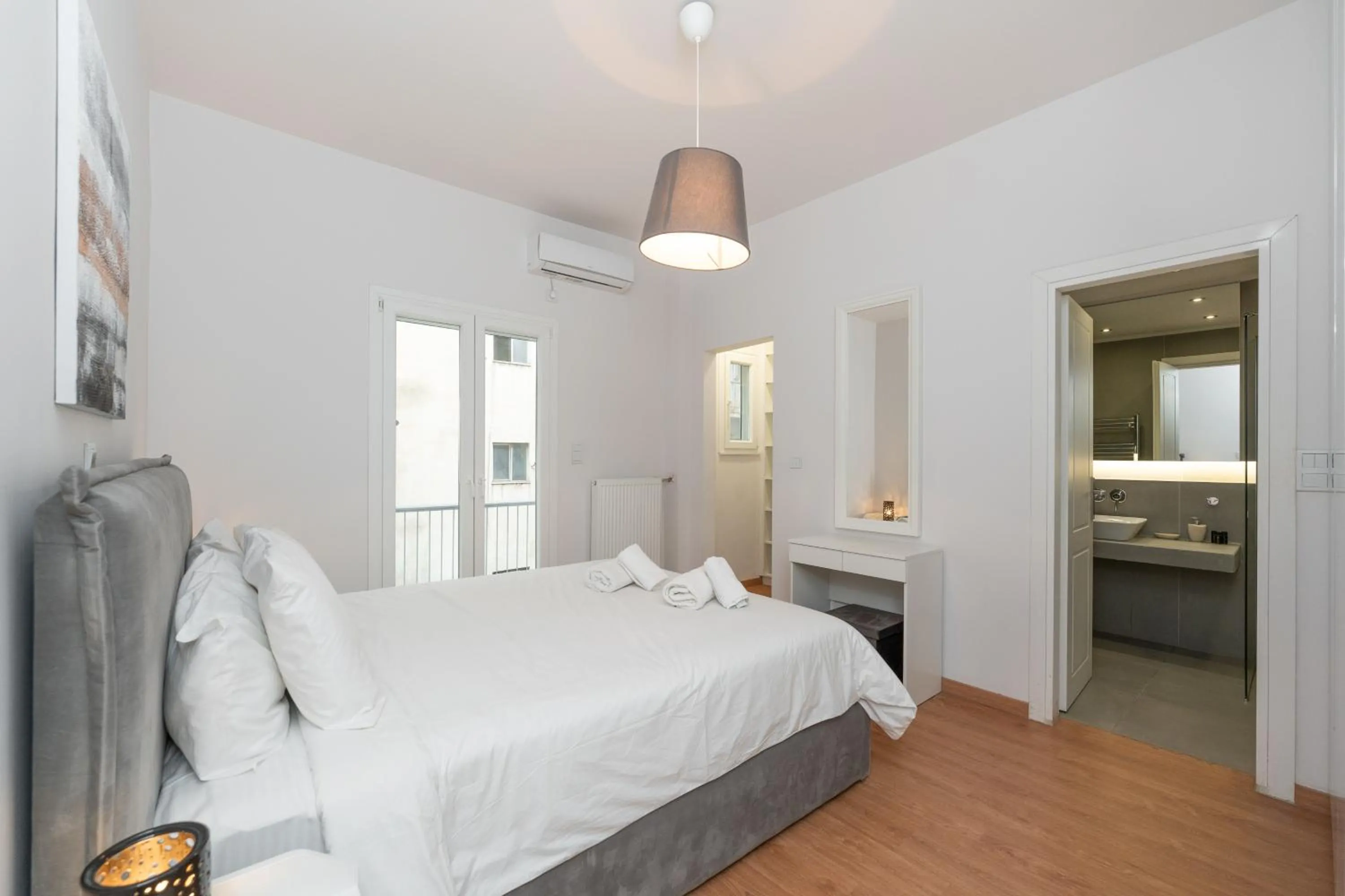 Modern Family Apartment w/Balcony near Acropolis