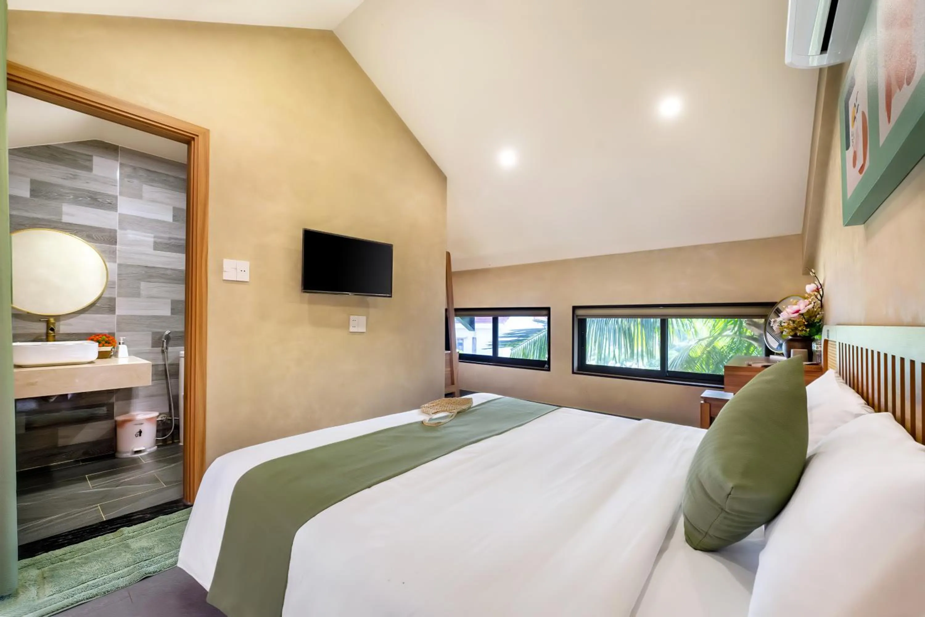 View (from property/room), Bed in The Linh Seaside Villa Hoi An