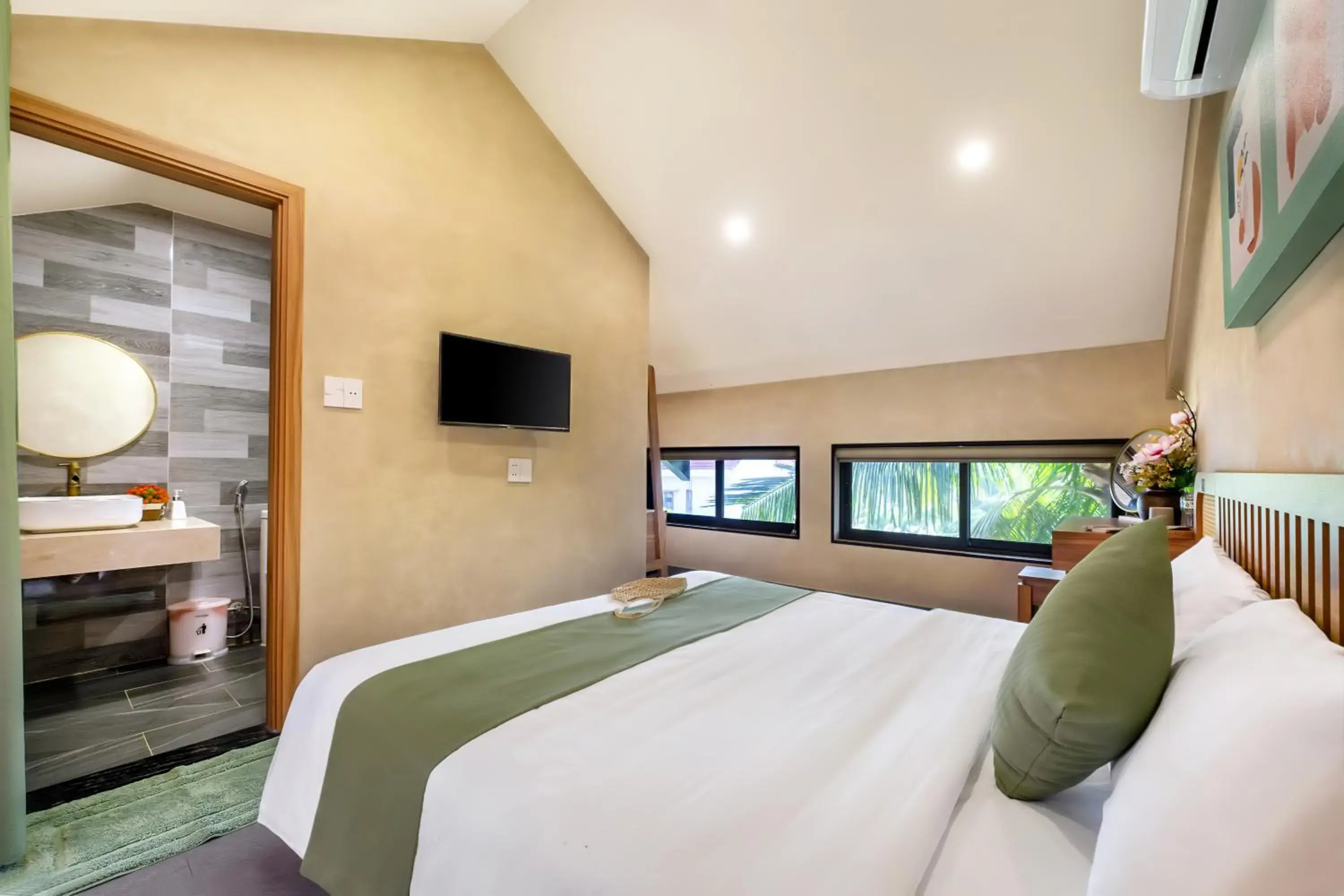 View (from property/room), Bed in The Linh Seaside Villa Hoi An View (from property/room), Bed in The Linh Seaside Villa Hoi An