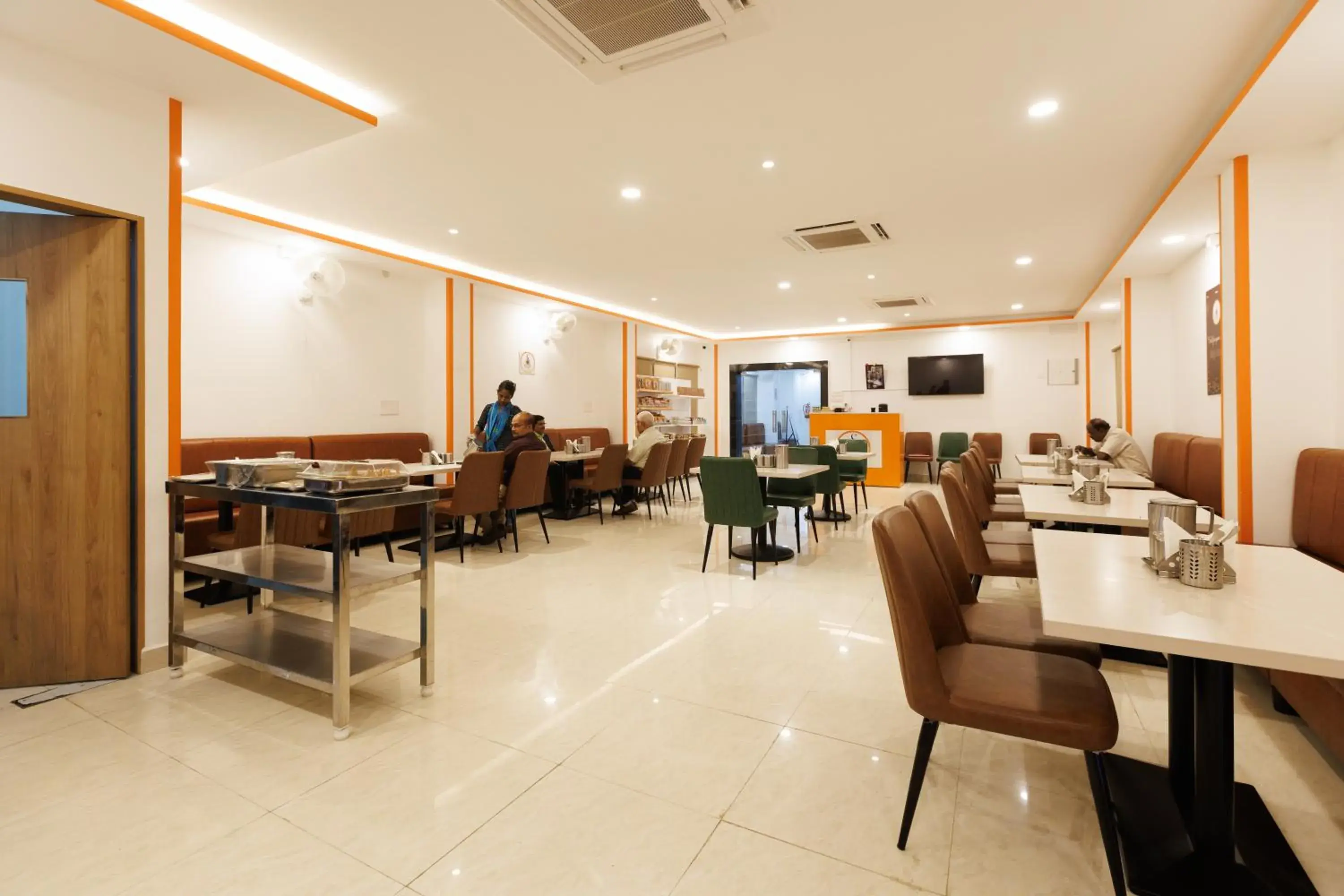 Restaurant/places to eat in V V Grand Restaurant/places to eat in V V Grand