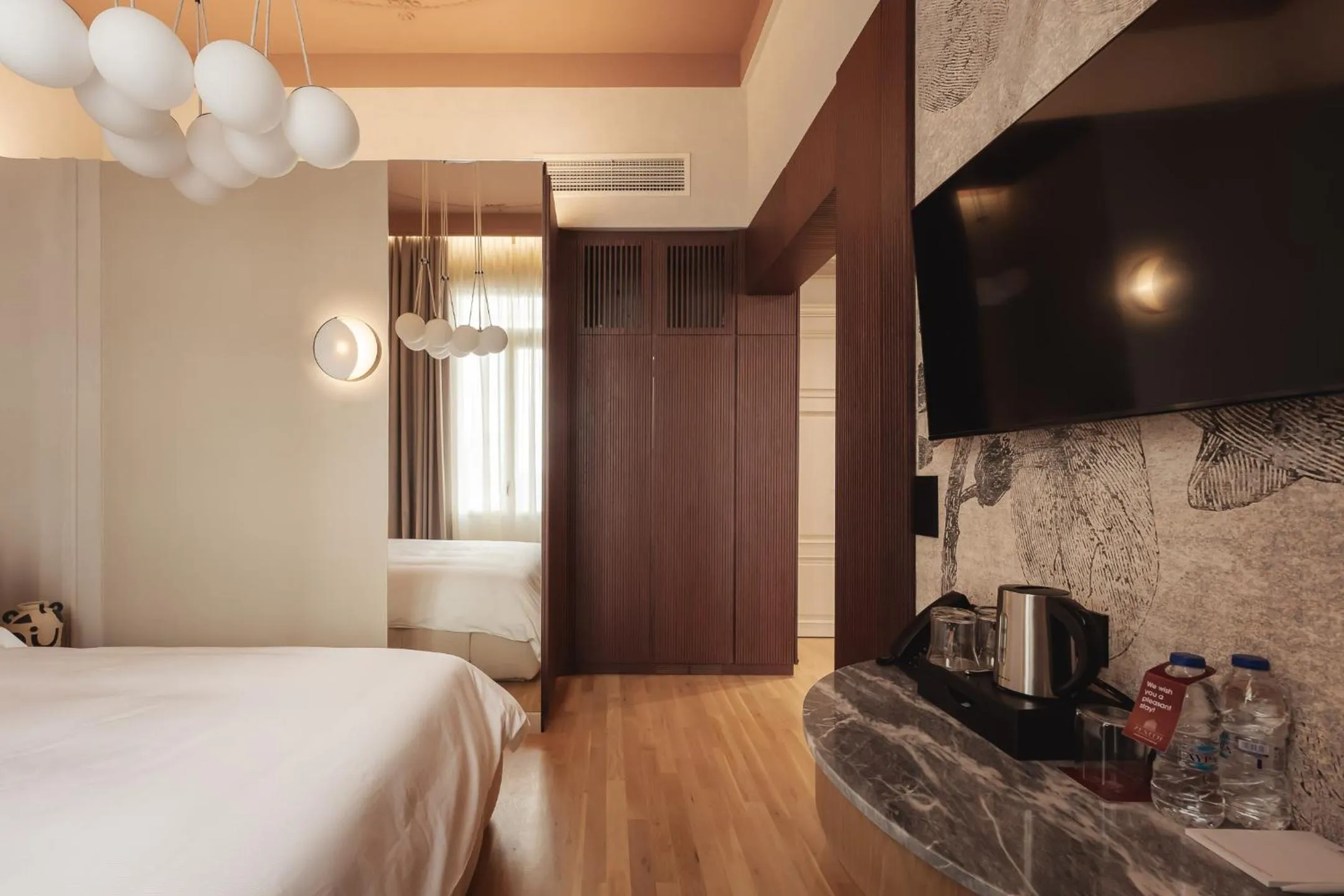 Coffee/tea facilities, Bed in Zenith Premium Suites