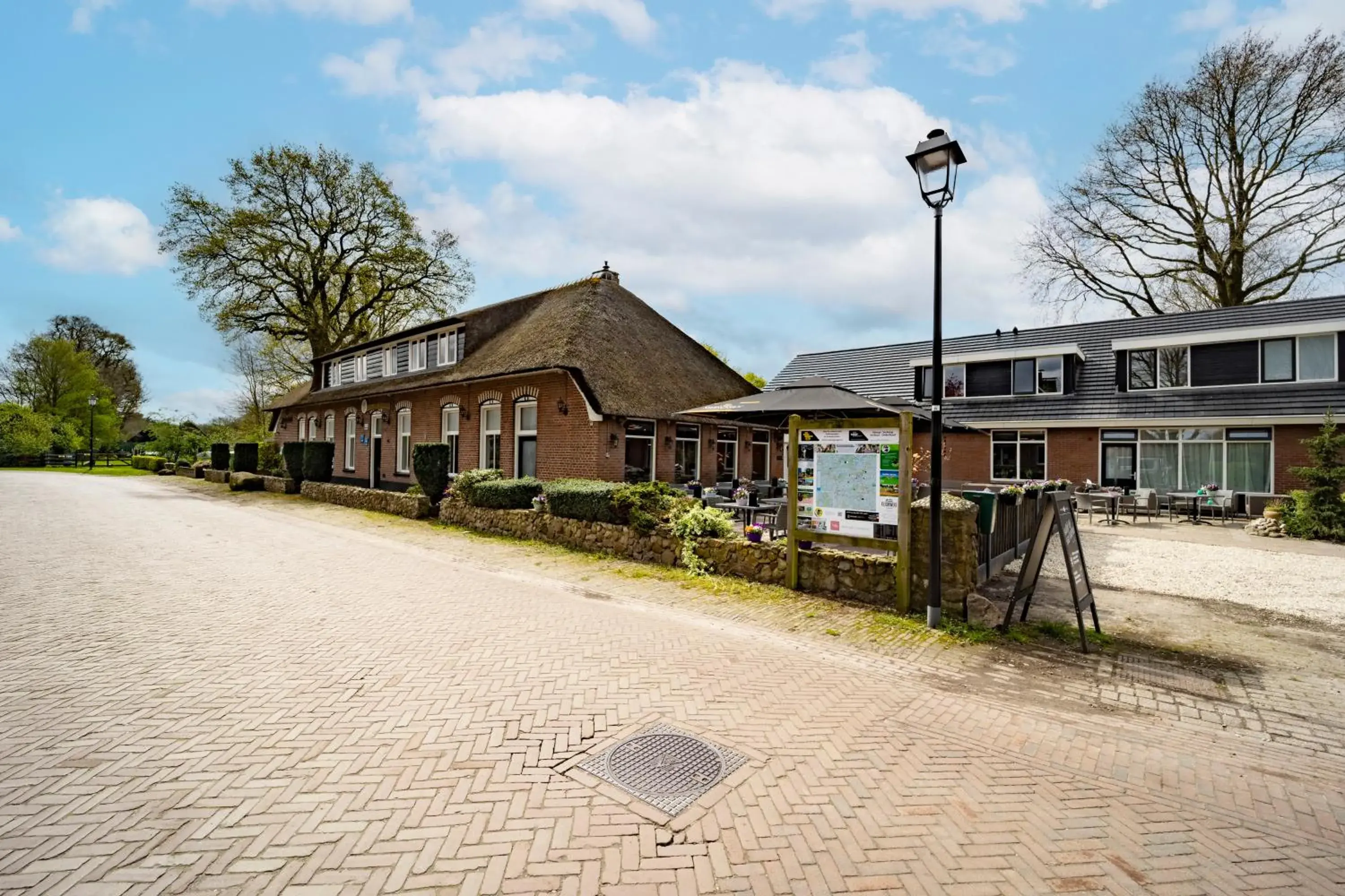 Property building in Fletcher Hotel-Restaurant de Borken Property building in Fletcher Hotel-Restaurant de Borken