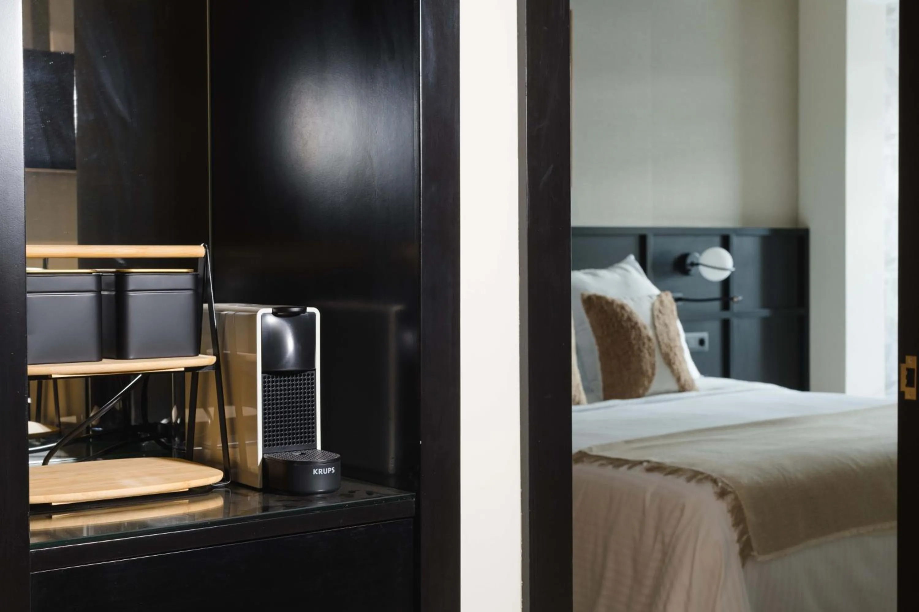 Coffee/tea facilities, Bed in Blue Marina Suites - Boutique Apartments