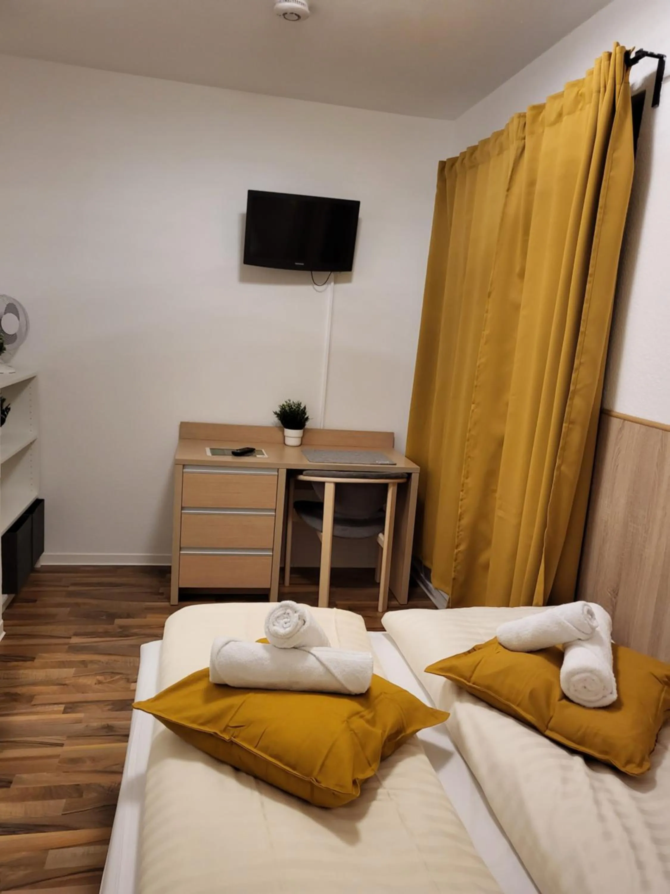 TV and multimedia, Bed in Hotel Mettmann