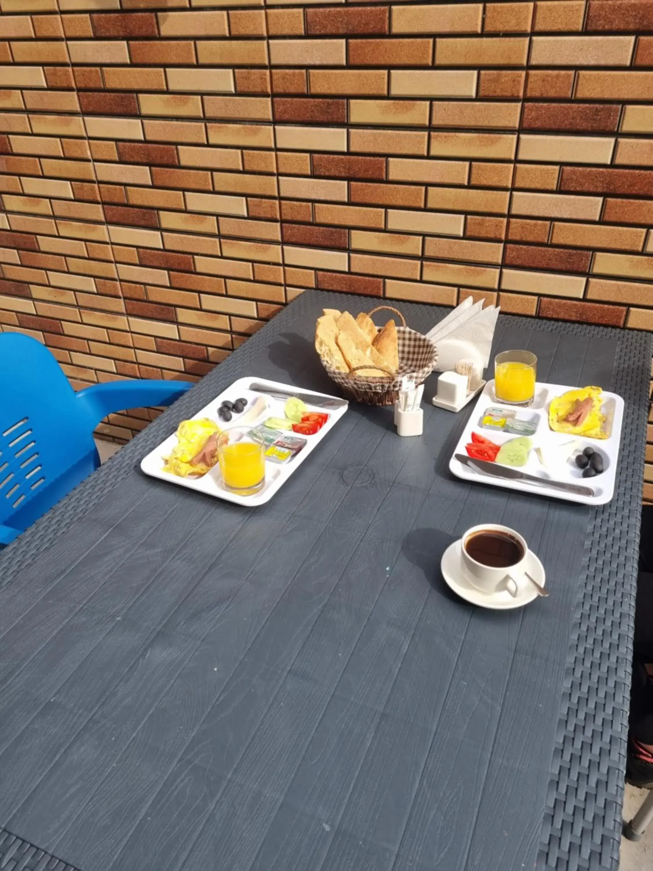 Restaurant/places to eat in MAHALI HOTEL Restaurant/places to eat in MAHALI HOTEL