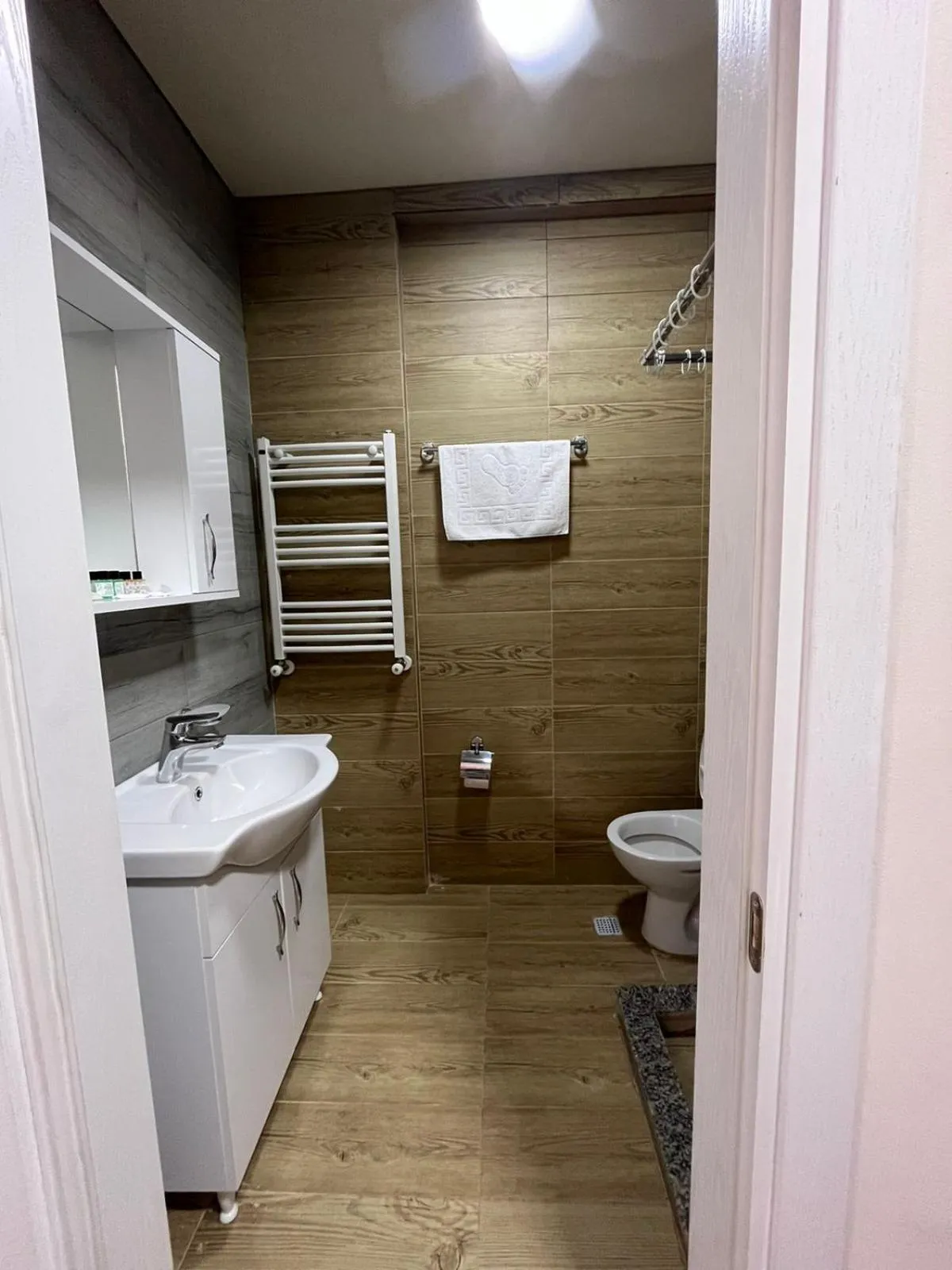 Toilet in MAHALI HOTEL