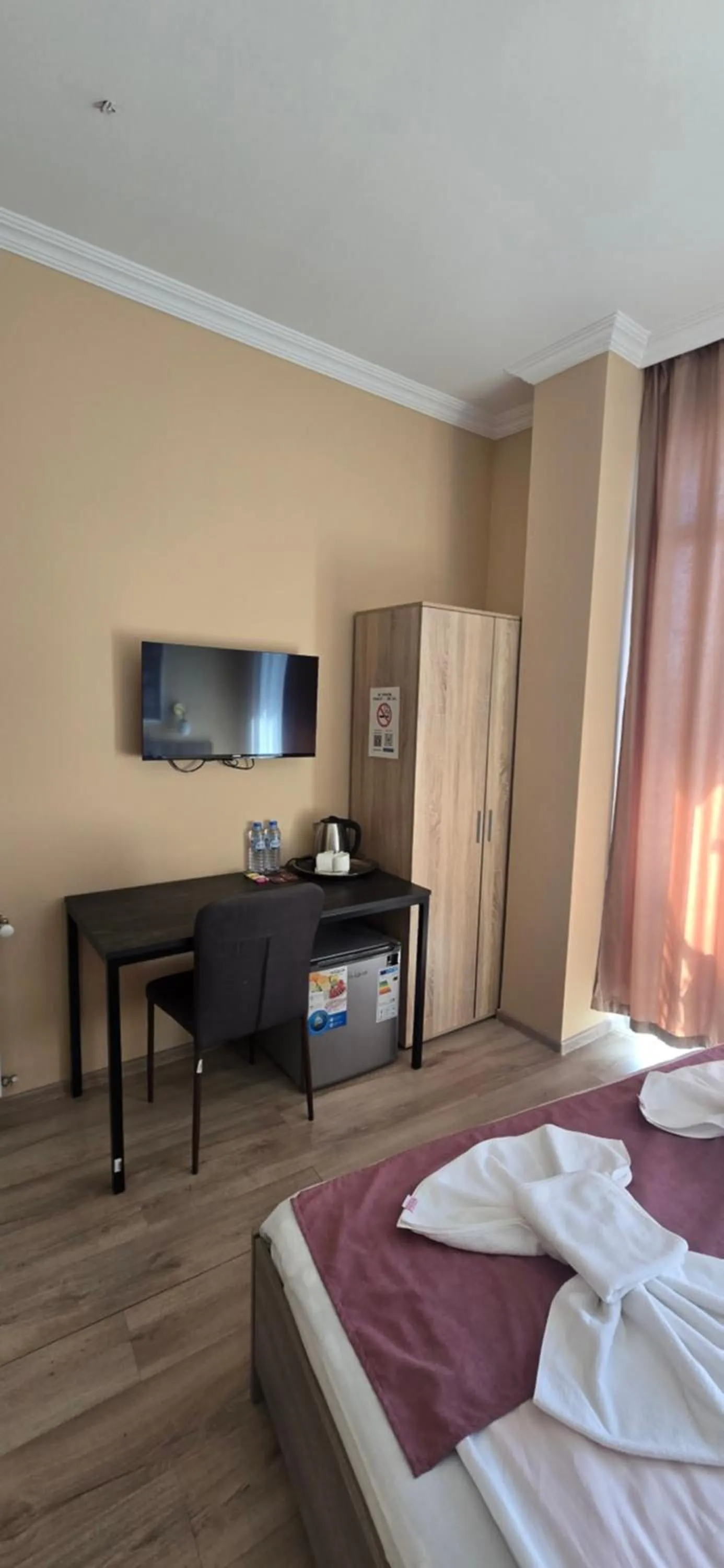 Living room, Bed in MAHALI HOTEL