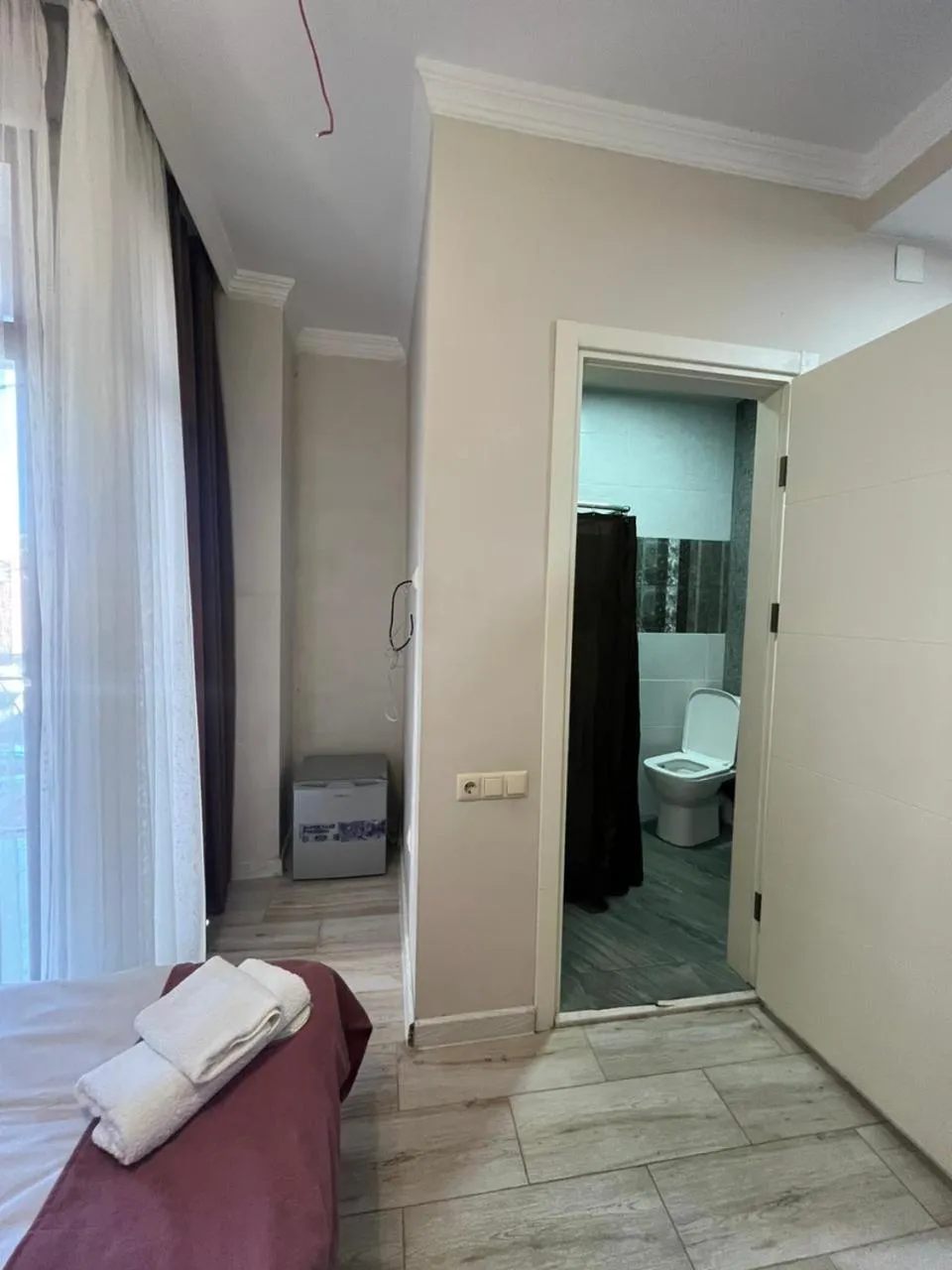 Toilet, Bed in MAHALI HOTEL