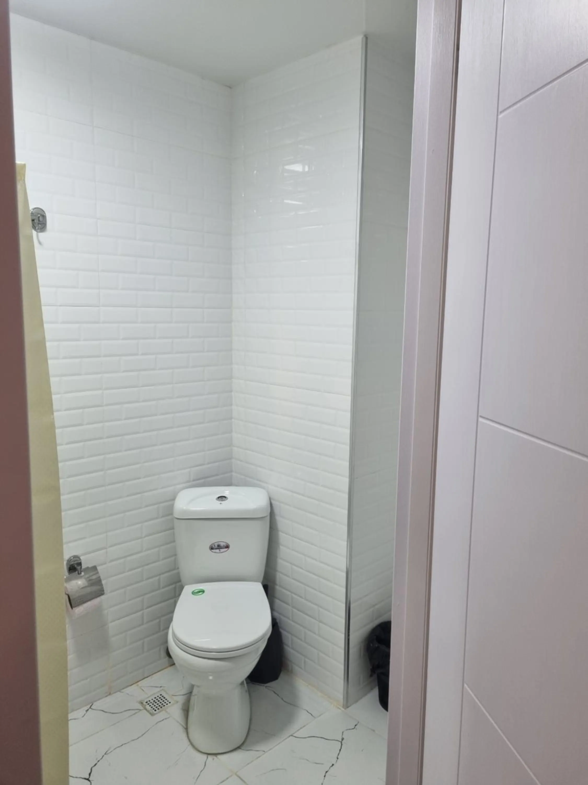 Toilet in MAHALI HOTEL