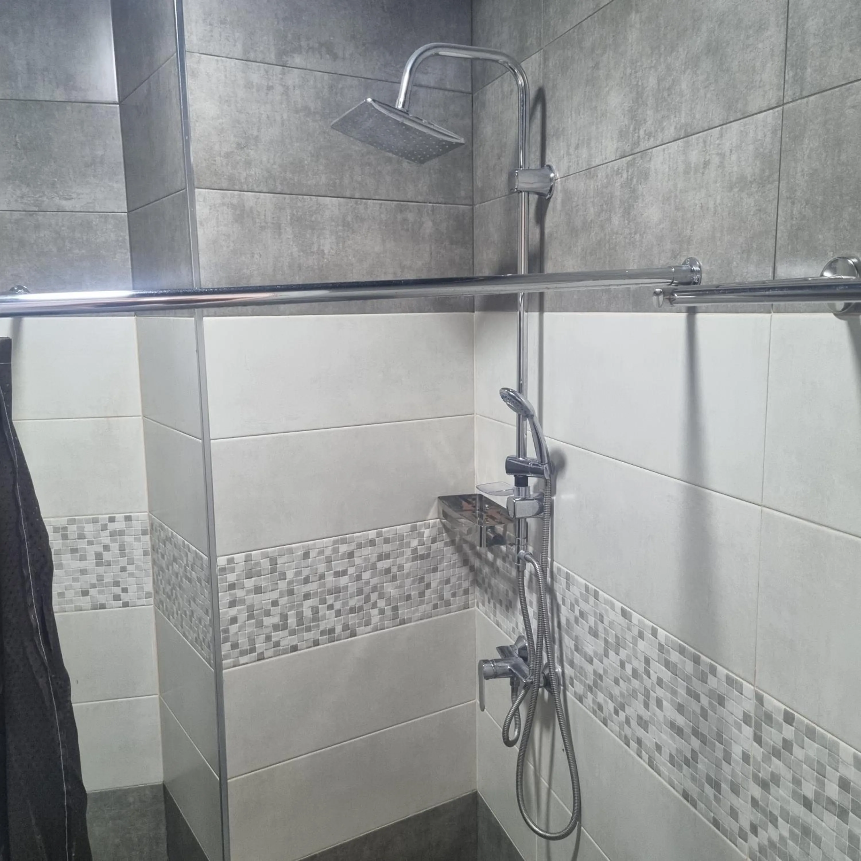 Shower in MAHALI HOTEL