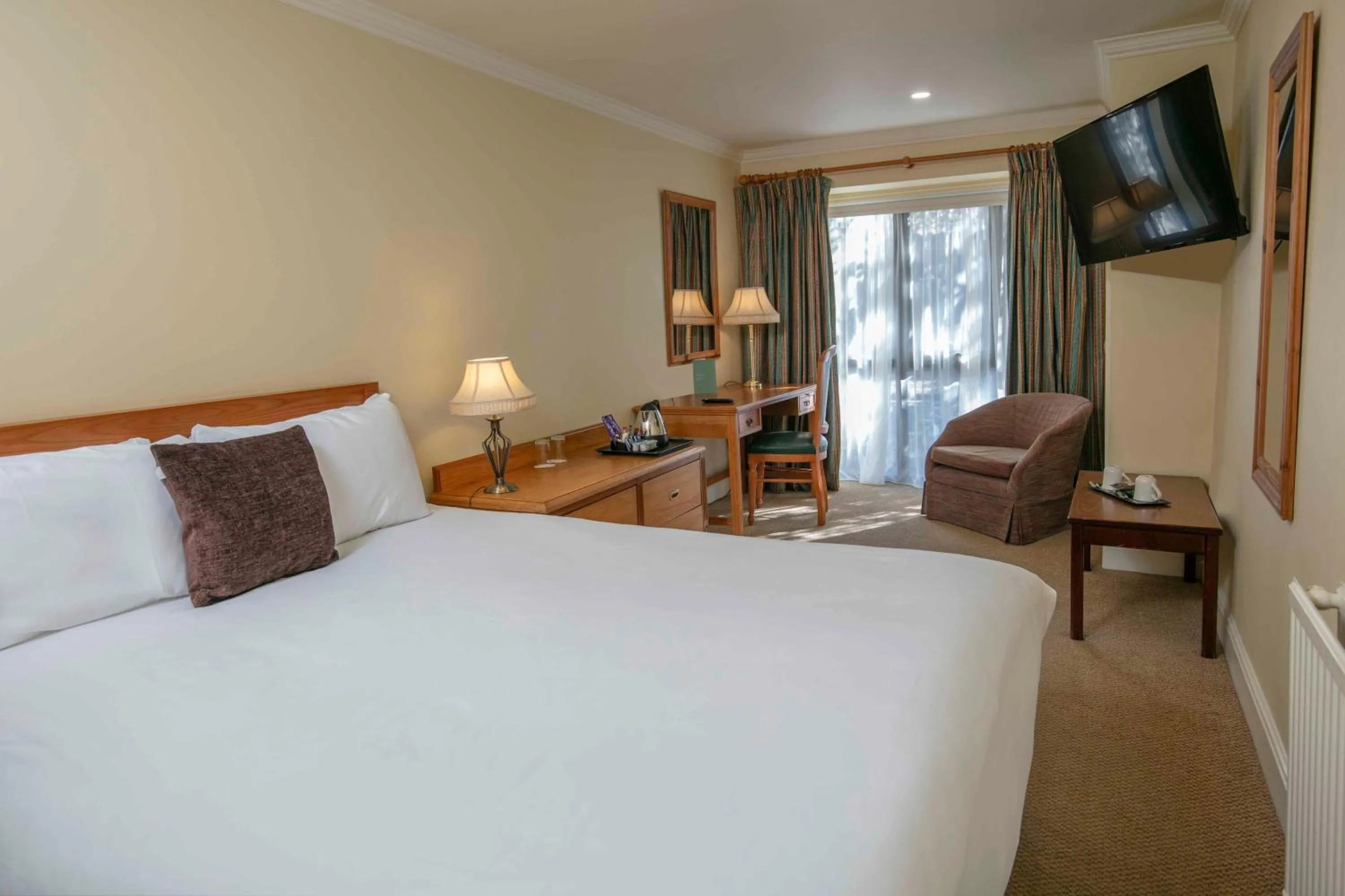 Bed in Knights Hill Hotel & Spa