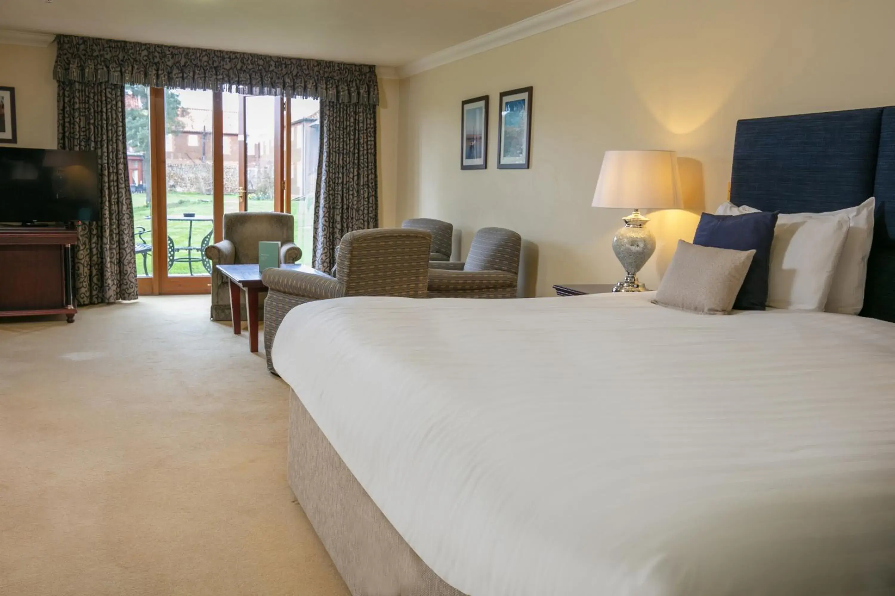 Deluxe Double Room with Bath in Knights Hill Hotel & Spa Deluxe Double Room with Bath in Knights Hill Hotel & Spa