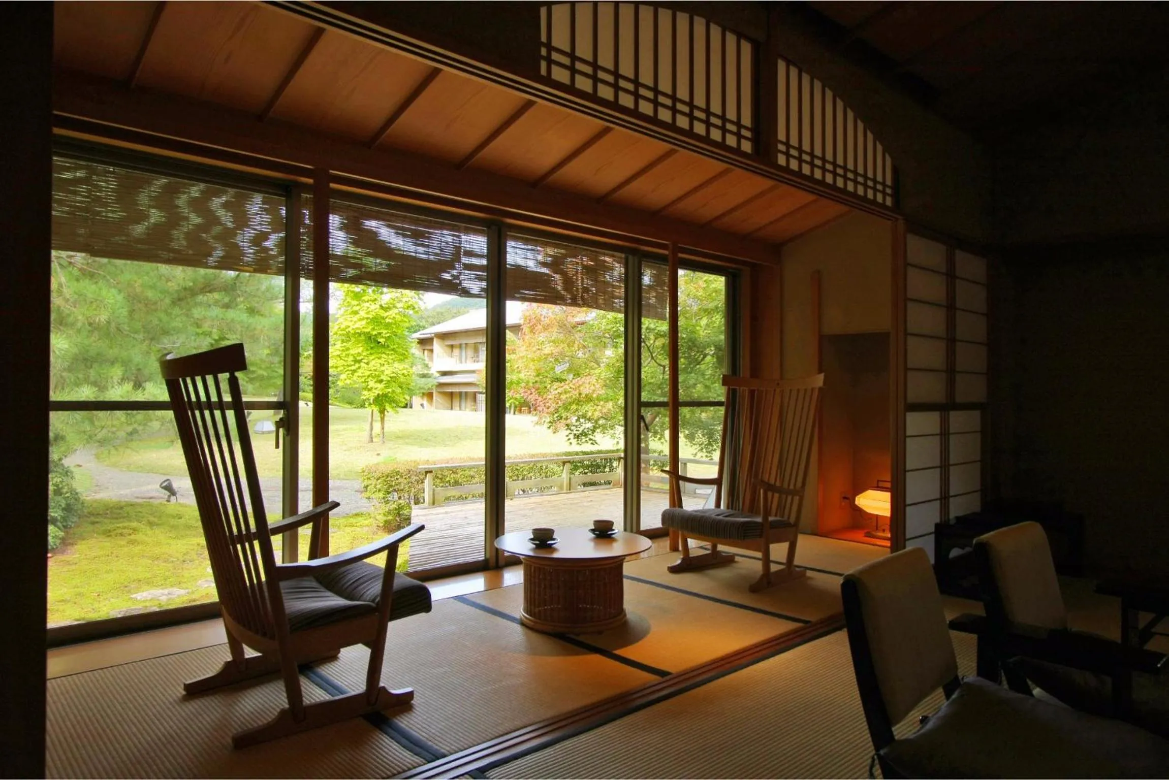 Seating area in Saryo Souen