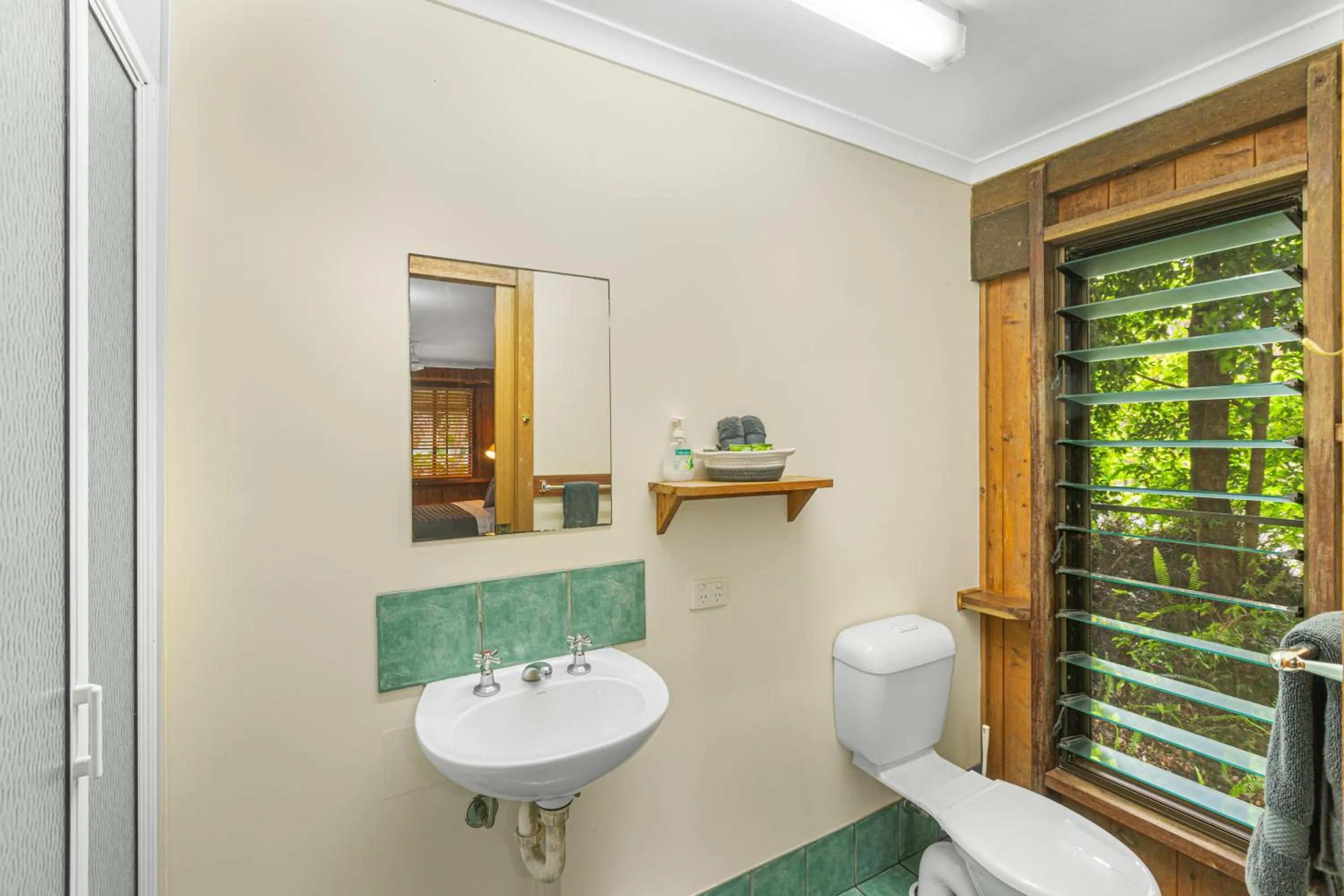 Bathroom in Atherton Blue Gum