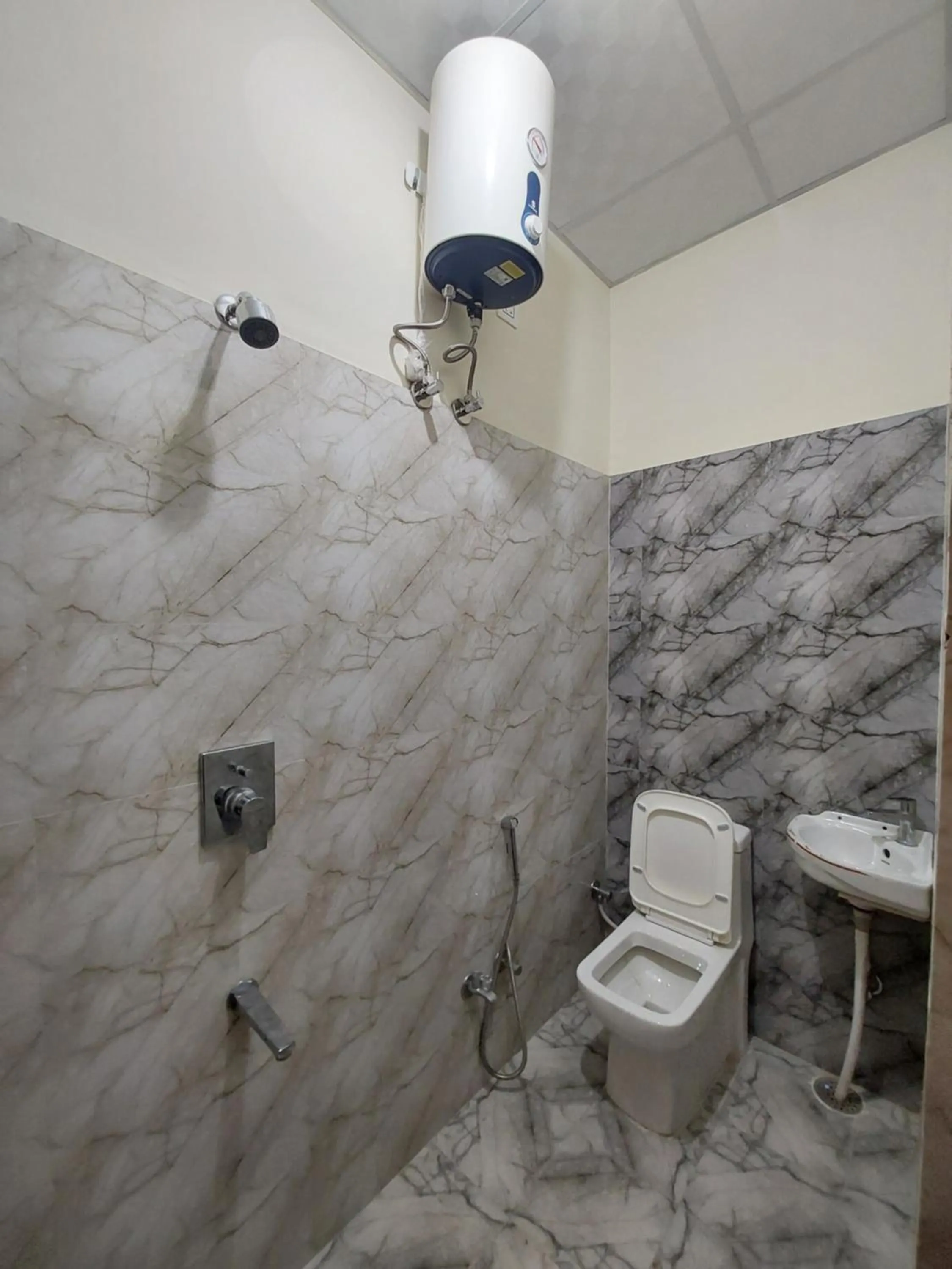 Shower in HOMEWOOD SUITES Jaipur