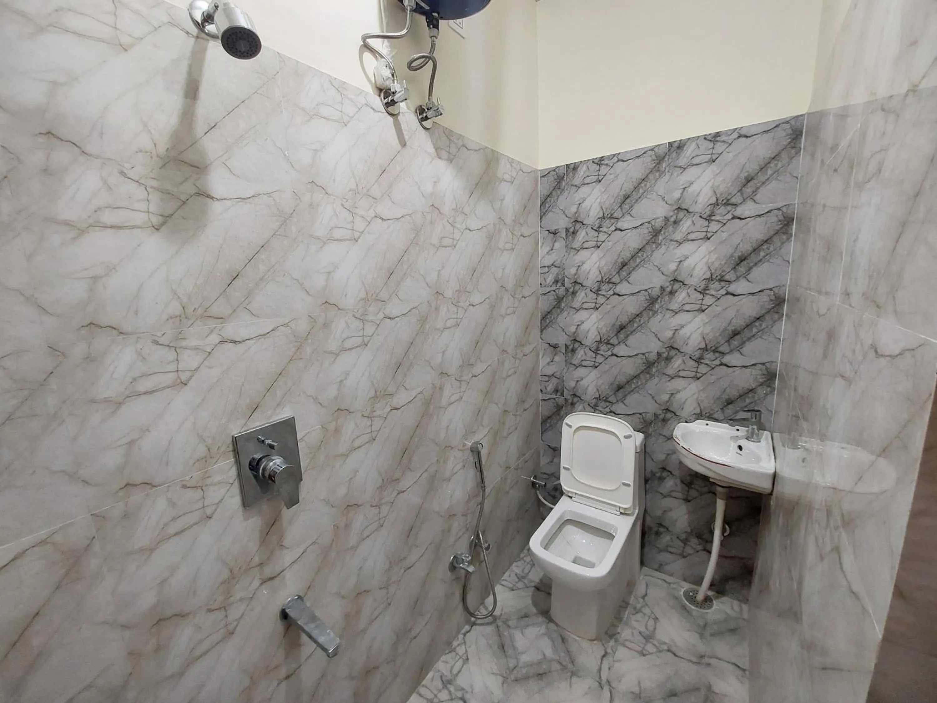 Shower in HOMEWOOD SUITES Jaipur