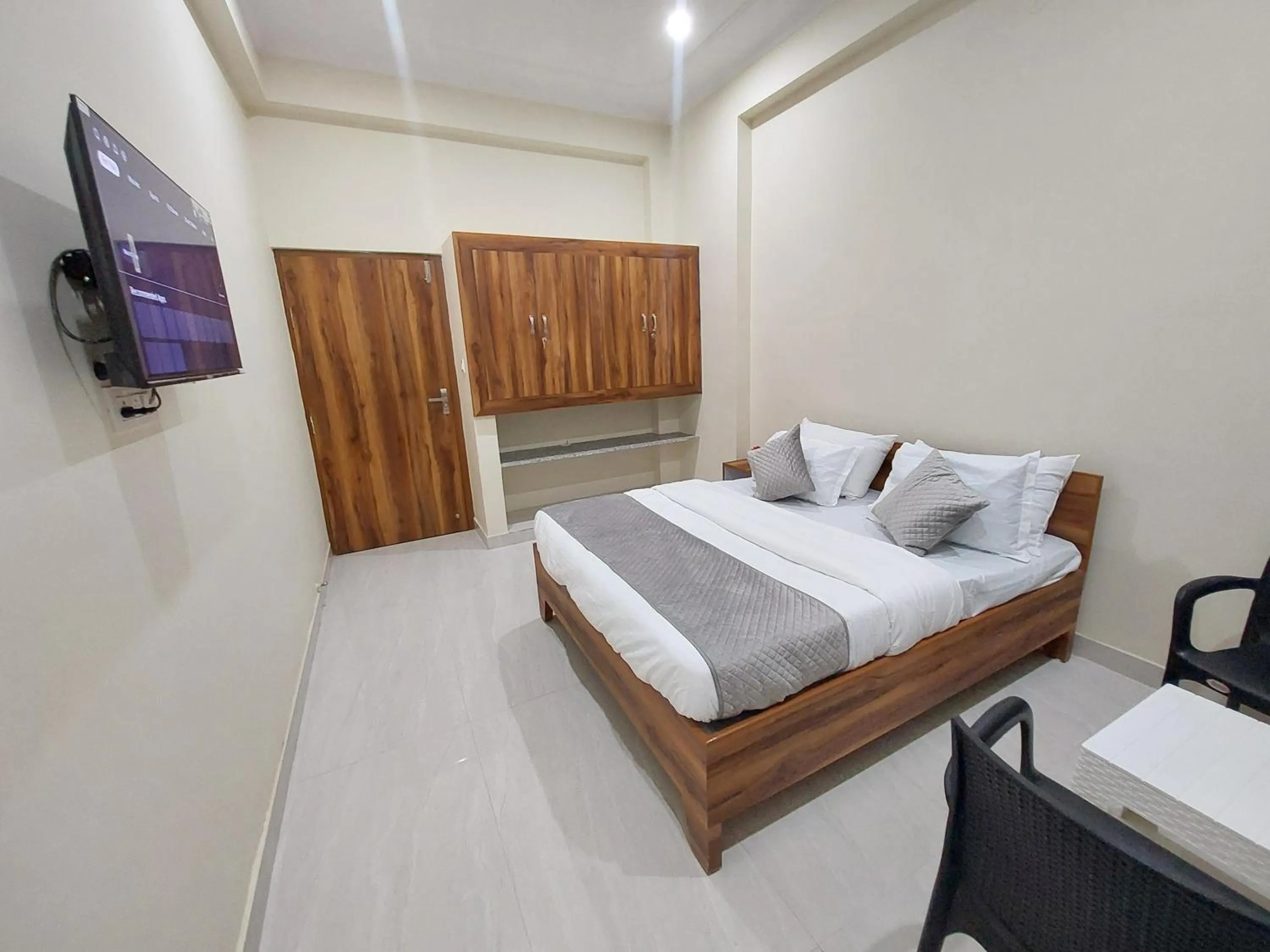 TV and multimedia, Bed in HOMEWOOD SUITES Jaipur