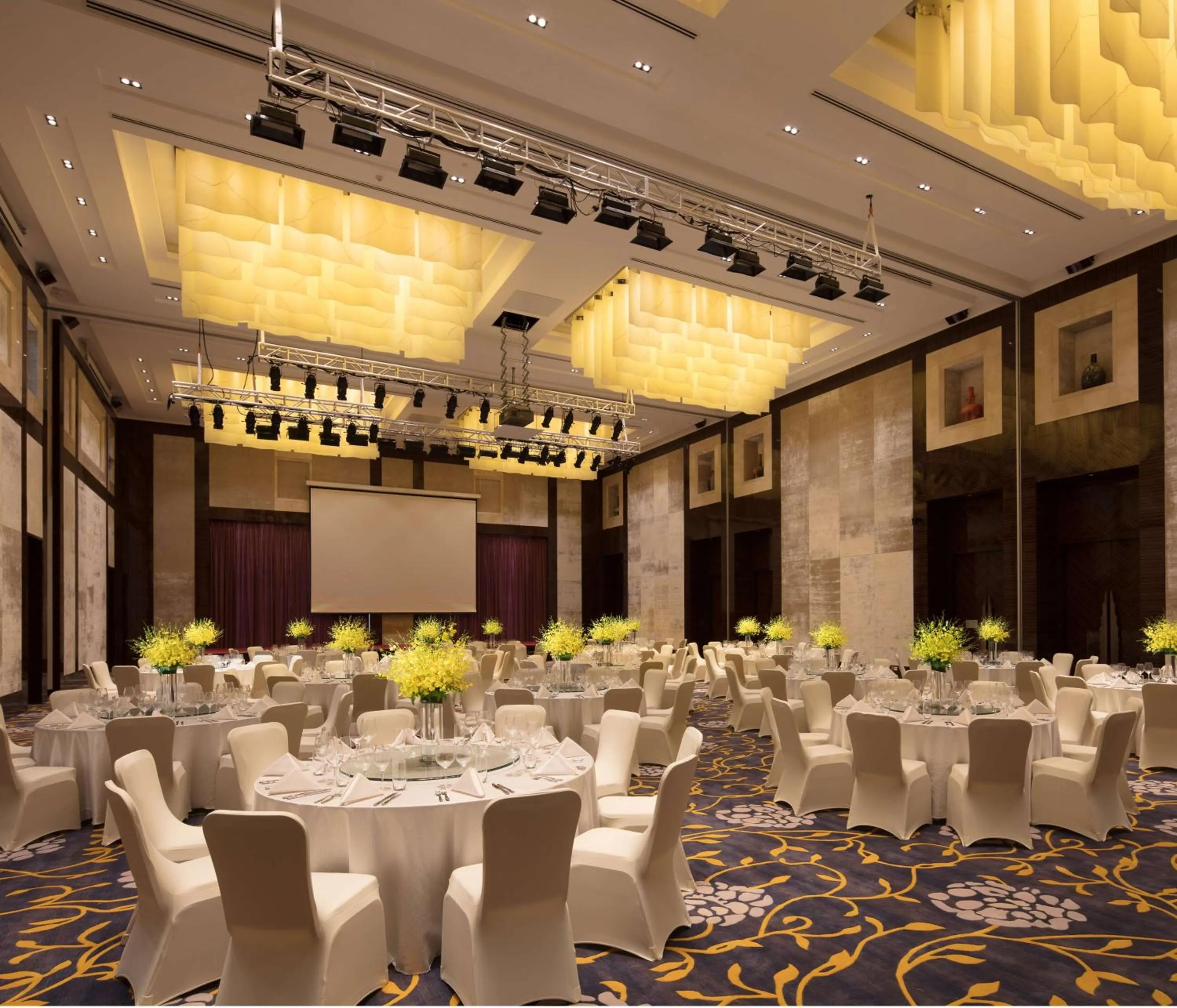 Dining area, Banquet Facilities in Sanya Yazhou Bay Resort Curio Collection by Hilton