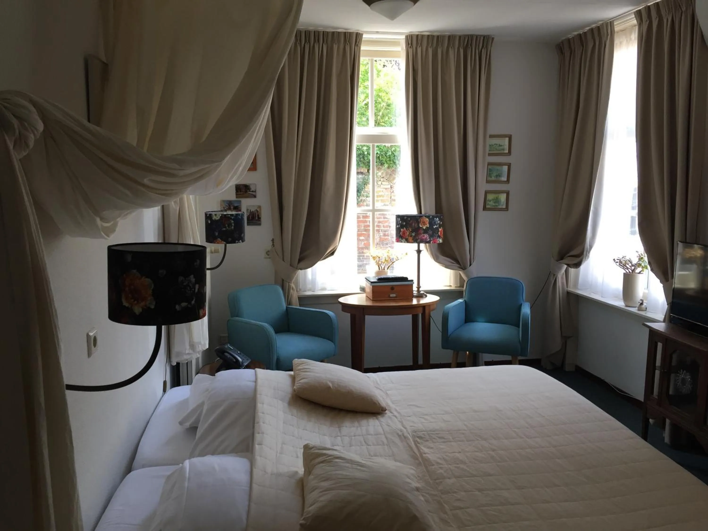 Bedroom, Bed in Hanzestadslogement "De Leeuw", logies in het centrum van Deventer