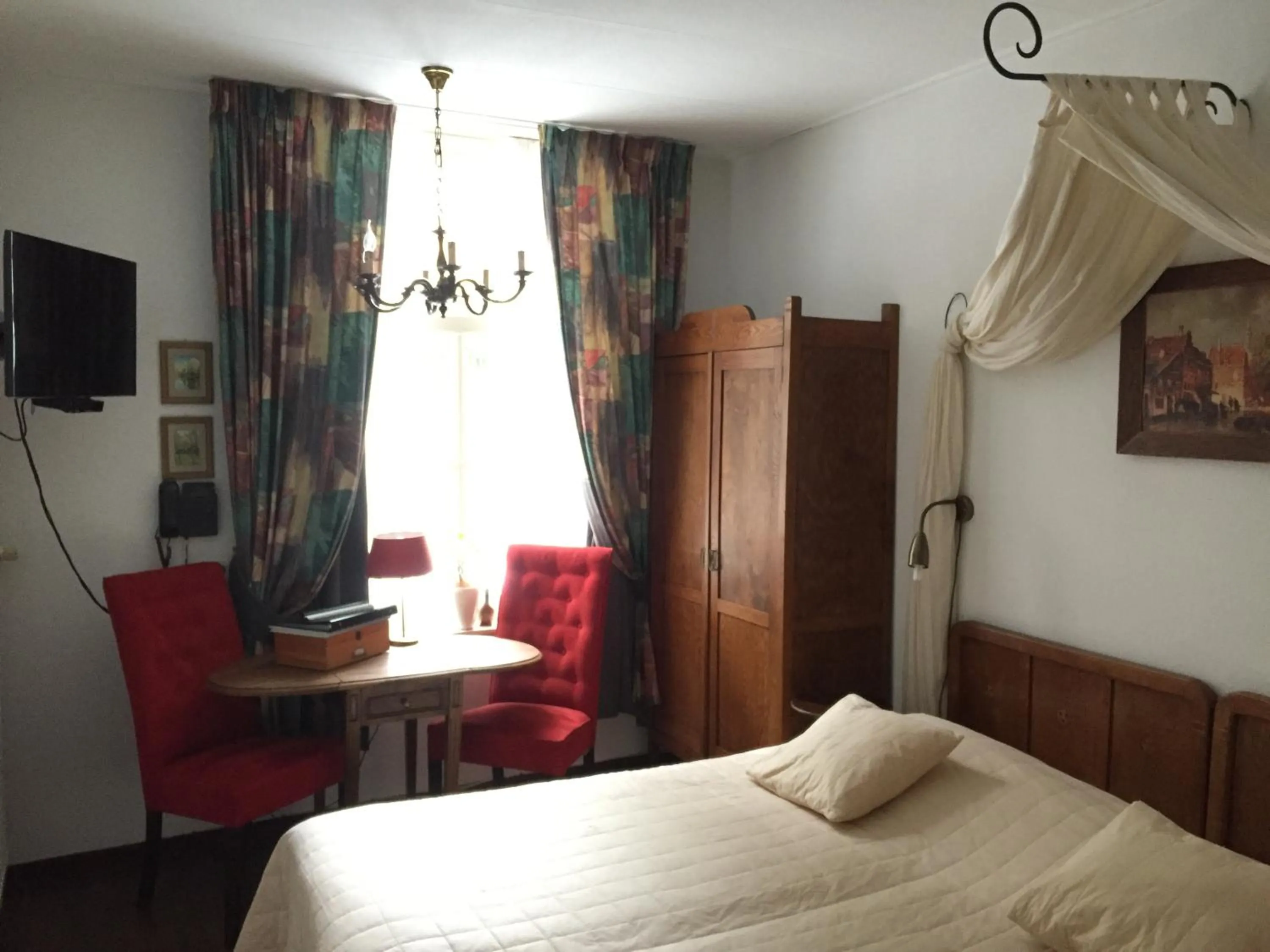 Bedroom, Bed in Hanzestadslogement "De Leeuw", logies in het centrum van Deventer