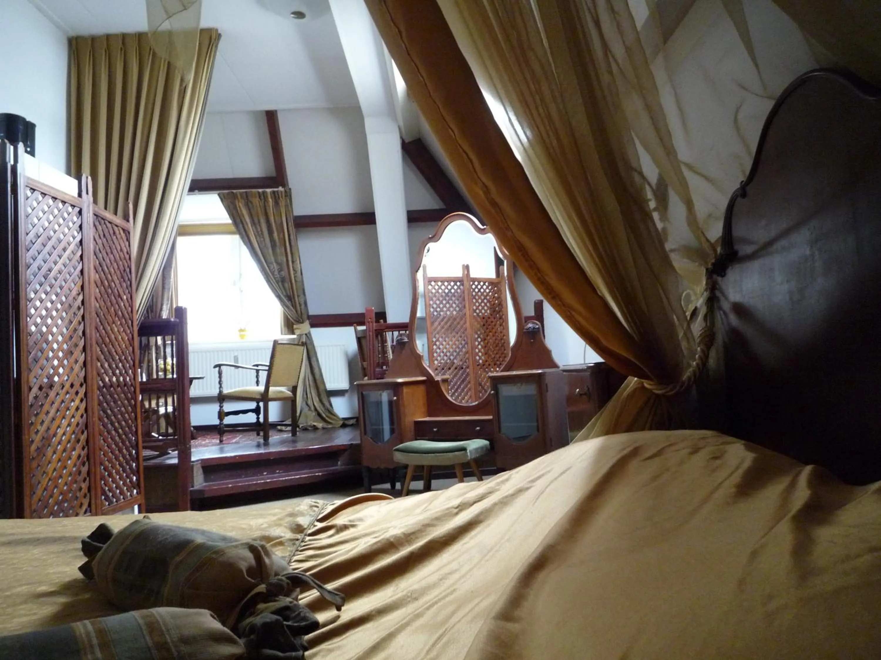 Bedroom, Bed in Hanzestadslogement "De Leeuw", logies in het centrum van Deventer