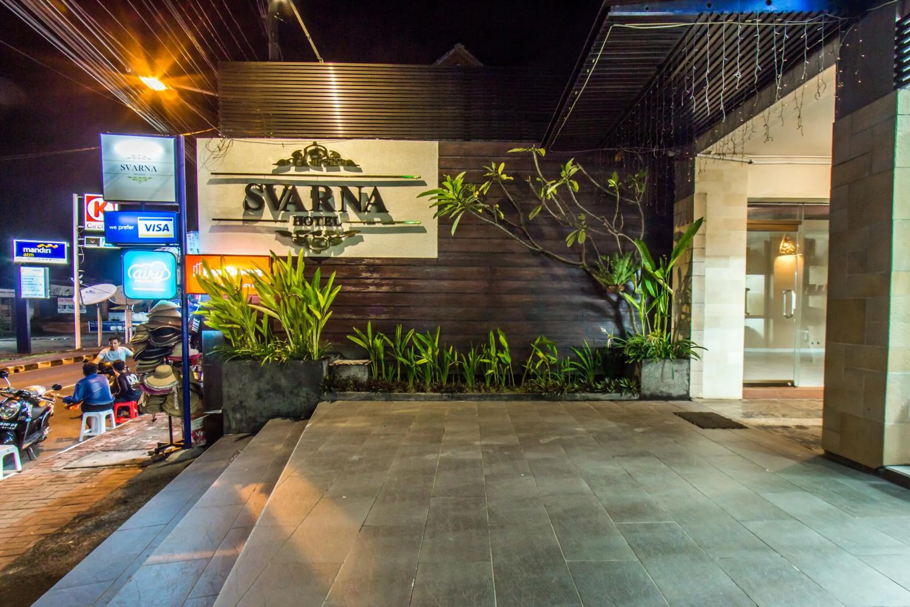 Facade/entrance in Svarna Hotel