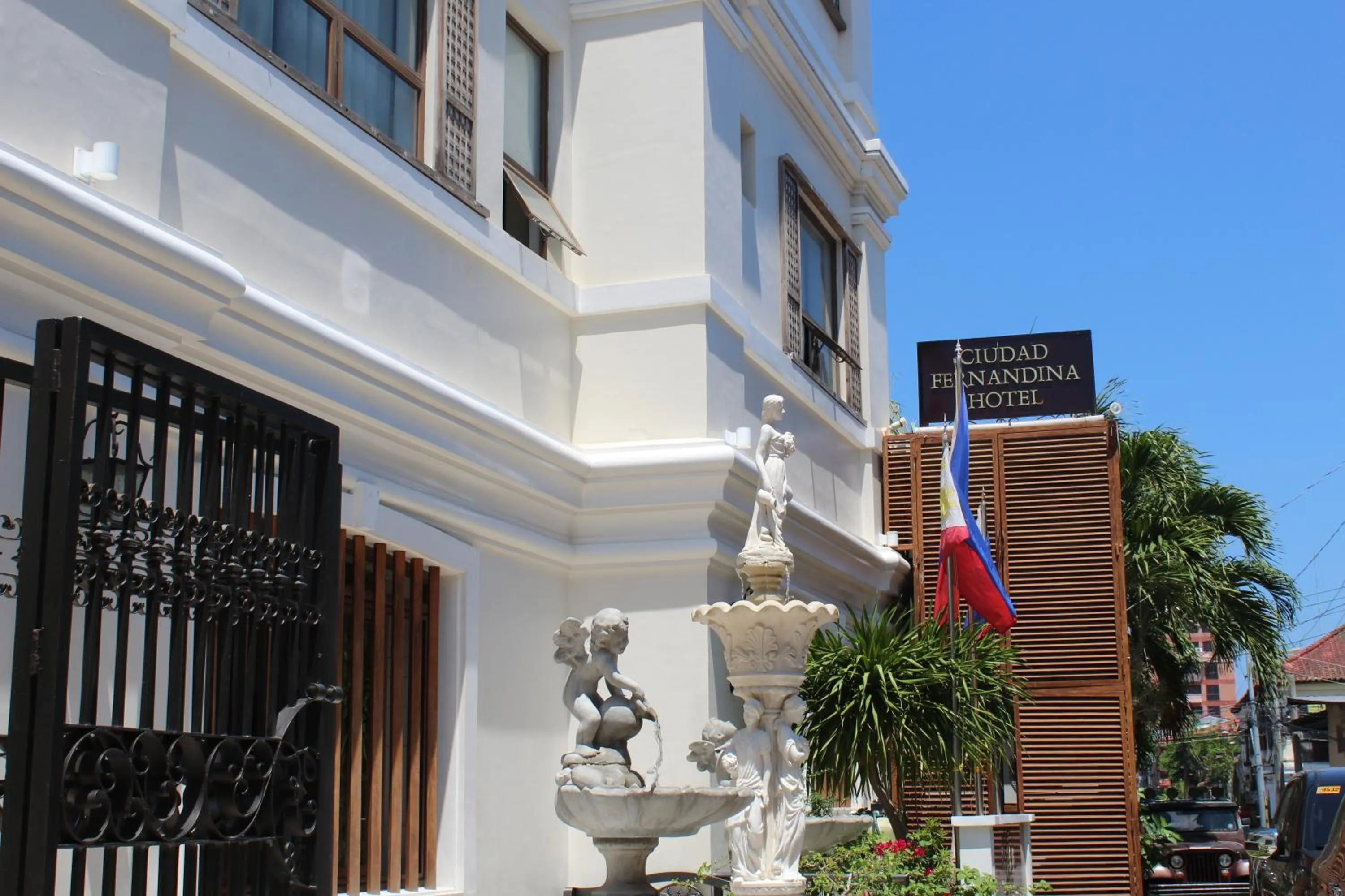 Facade/entrance in Ciudad Fernandina Hotel