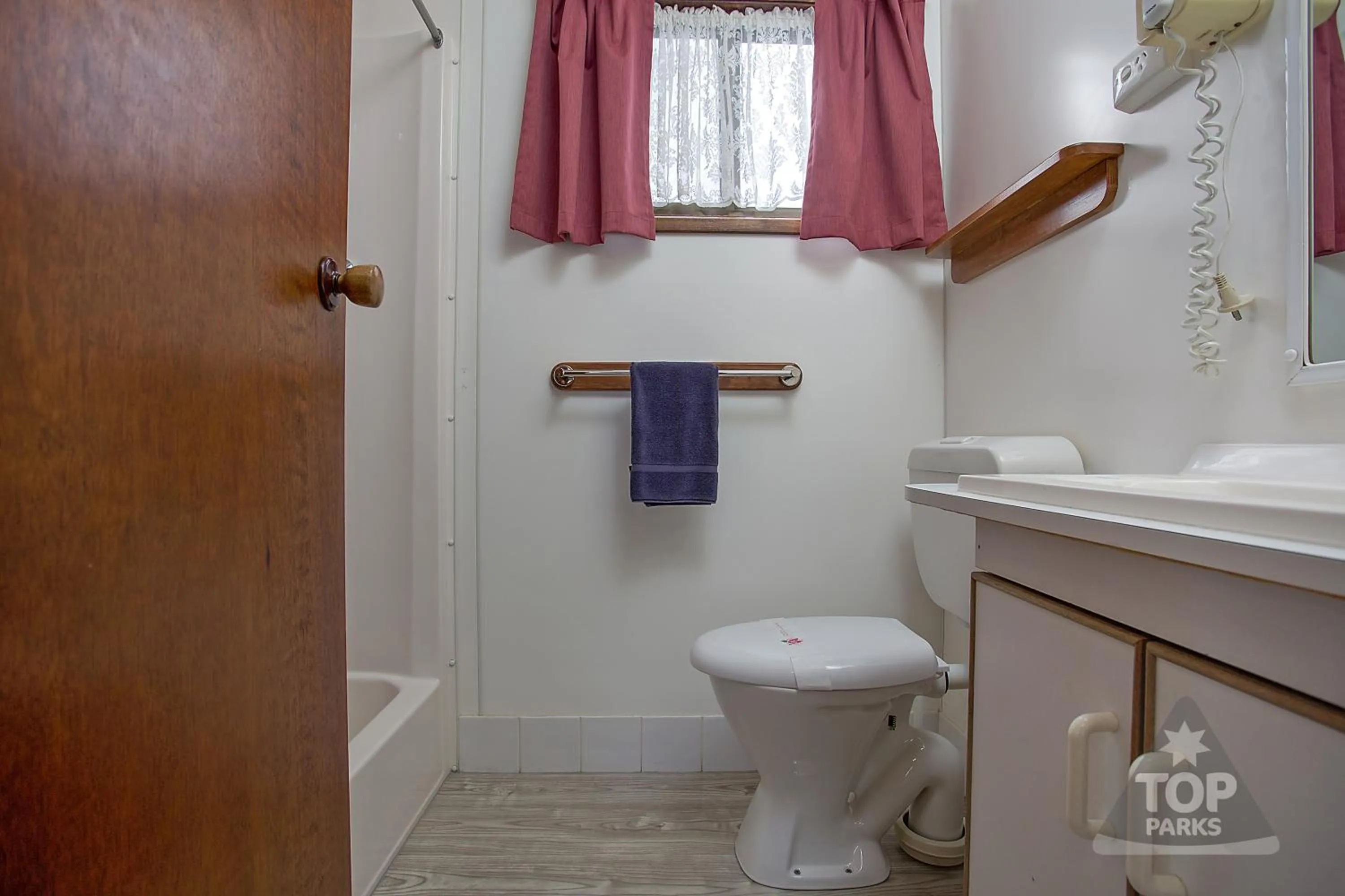 Bathroom in Lake Fyans Holiday Park