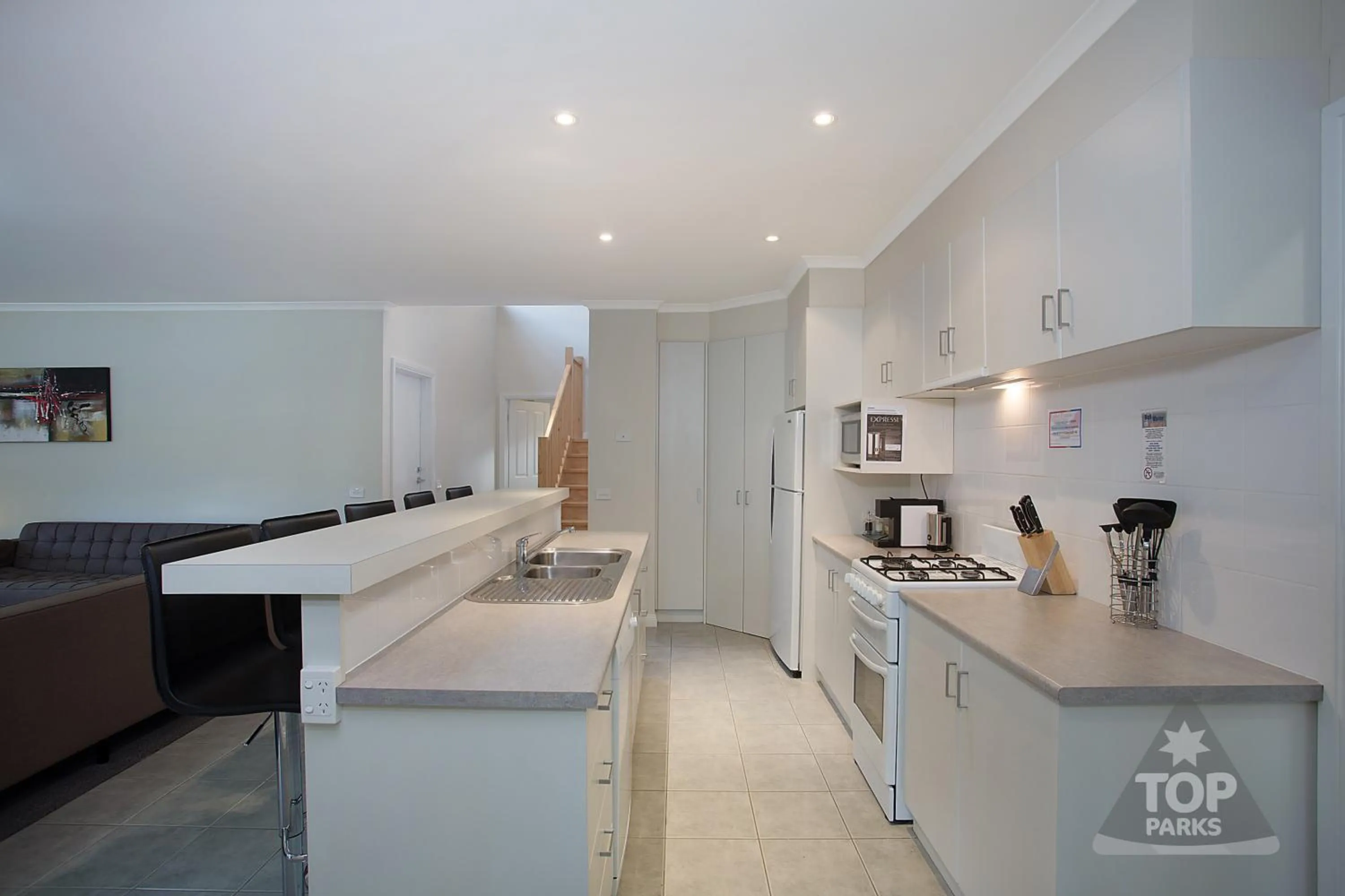 Kitchen or kitchenette in Lake Fyans Holiday Park