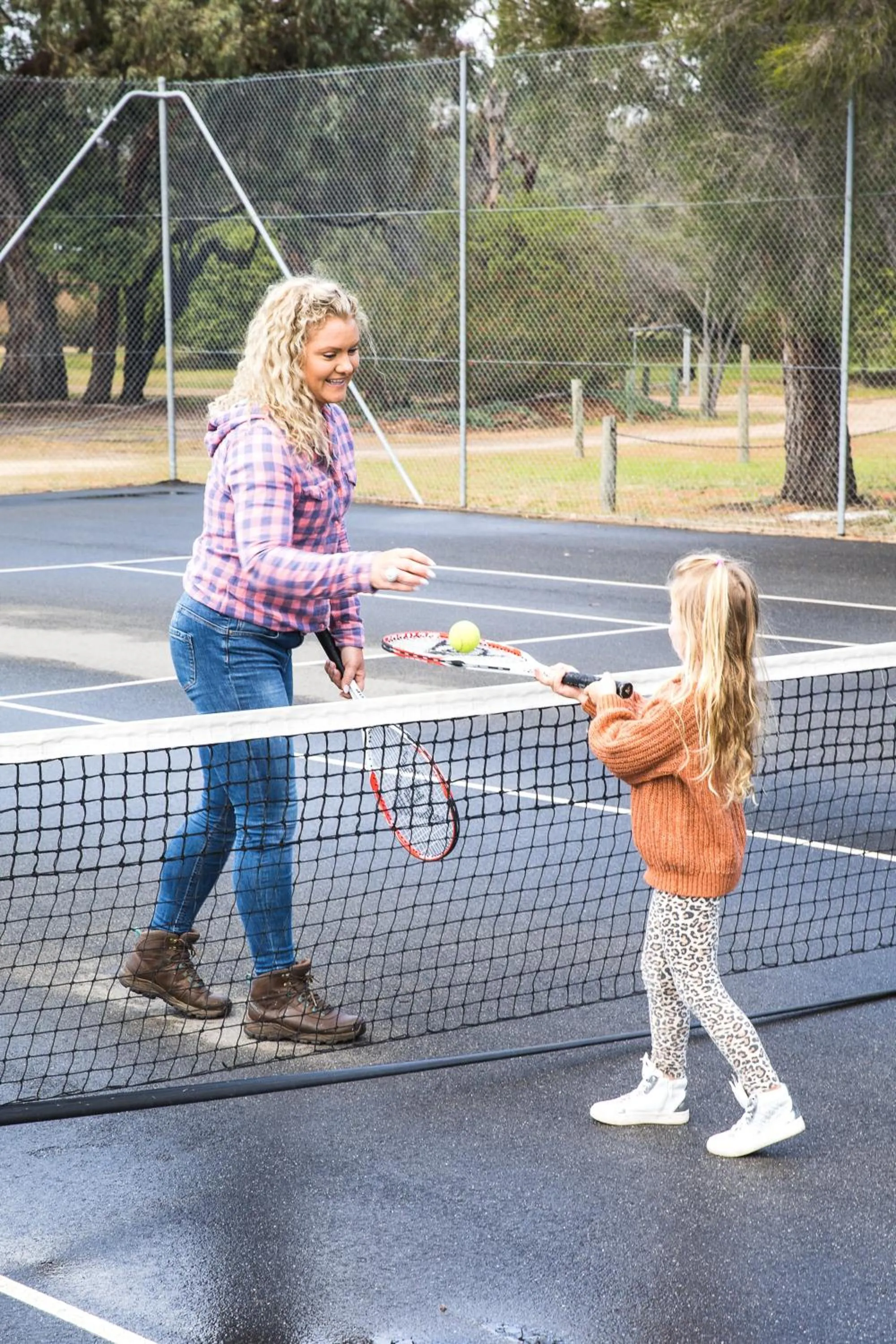 Tennis court in Lake Fyans Holiday Park