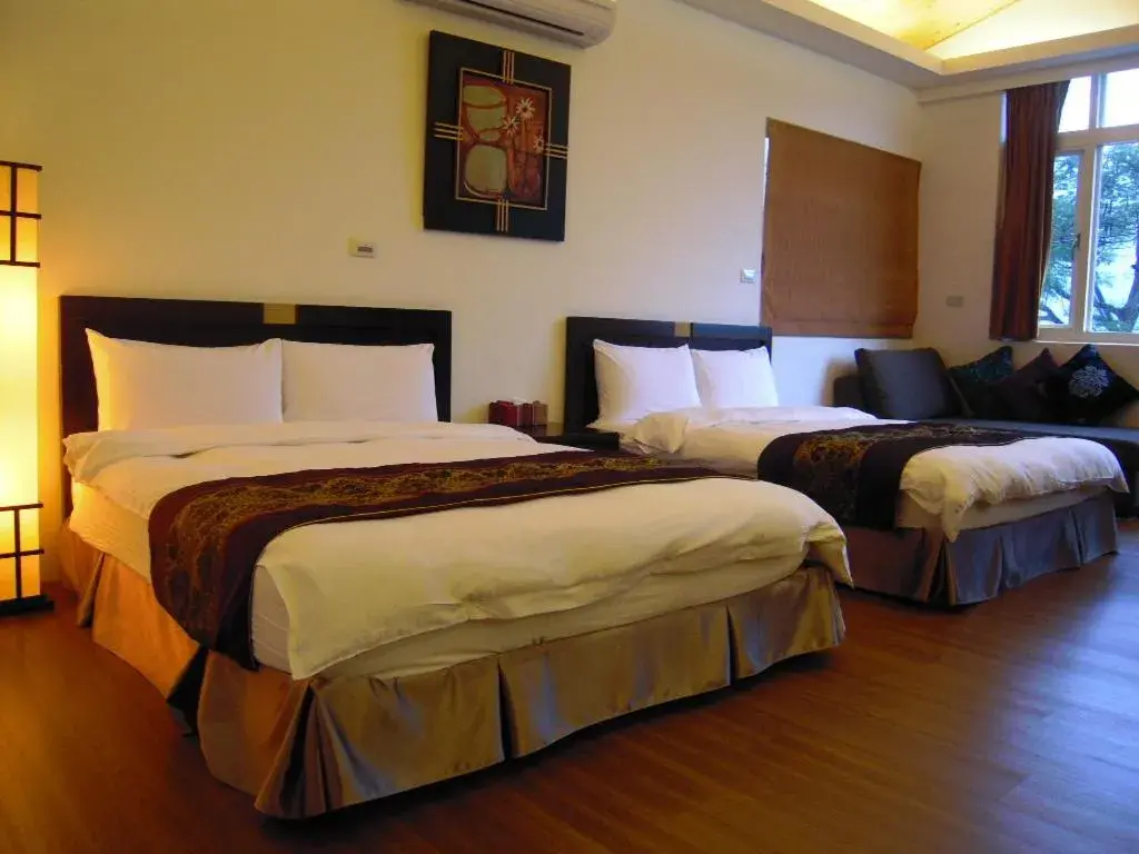 Quadruple Room with Lake View in Hualien Lake Villa Quadruple Room with Lake View in Hualien Lake Villa