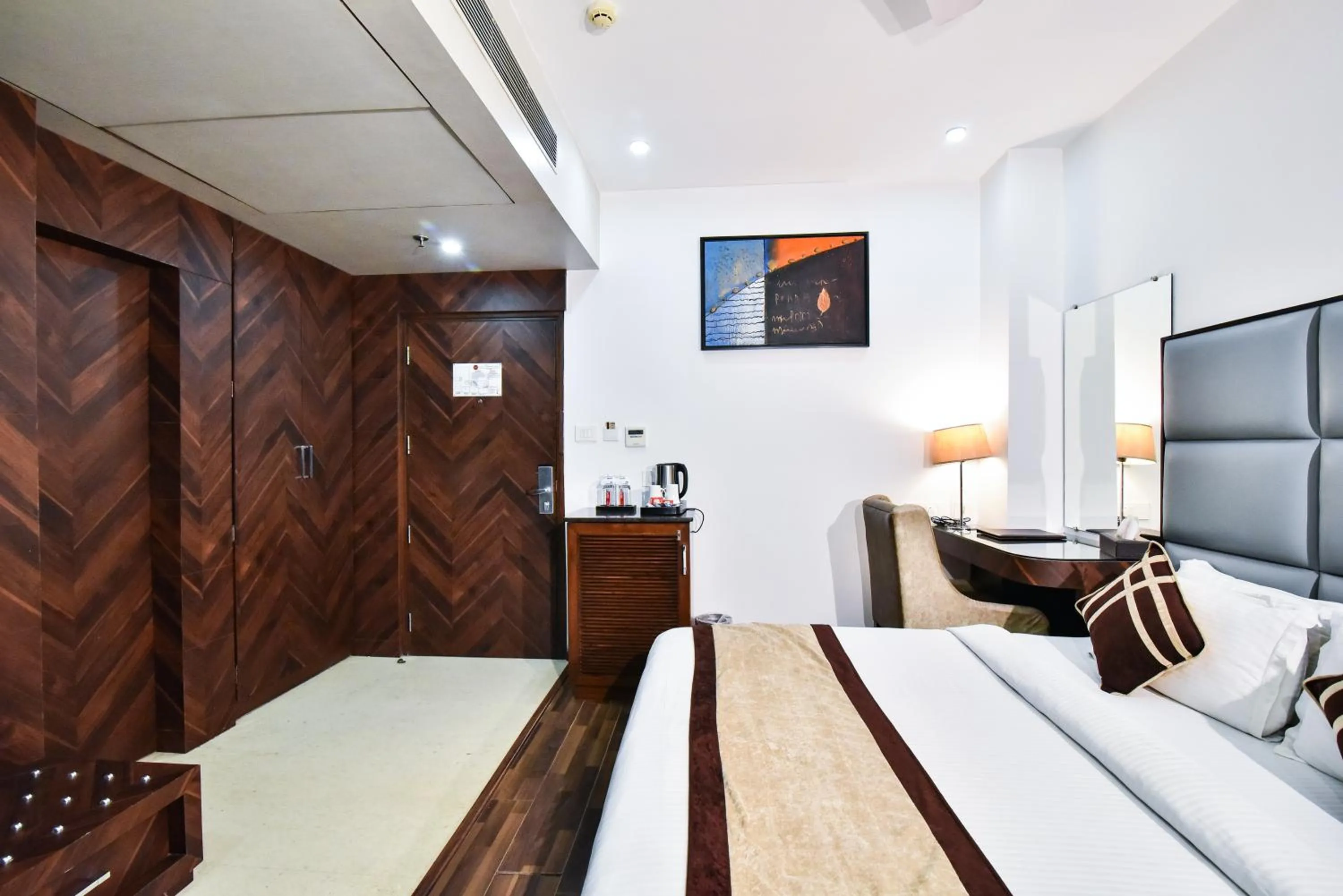 Bathroom, Bed in Hotel Sawera Grand Near Golden Temple