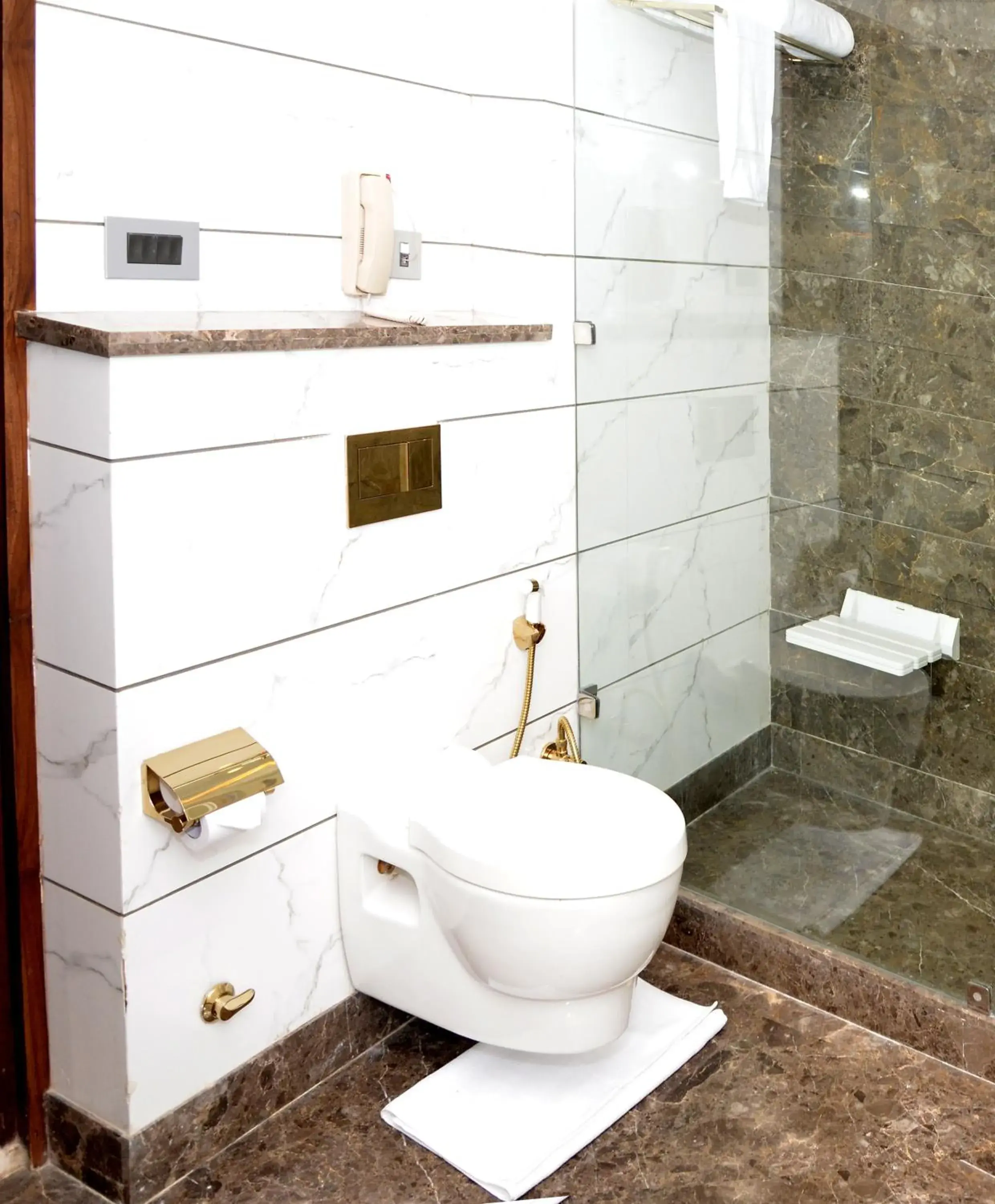Club Double Room in Sawera Grand Luxury Stay Near Golden Temple Club Double Room in Sawera Grand Luxury Stay Near Golden Temple