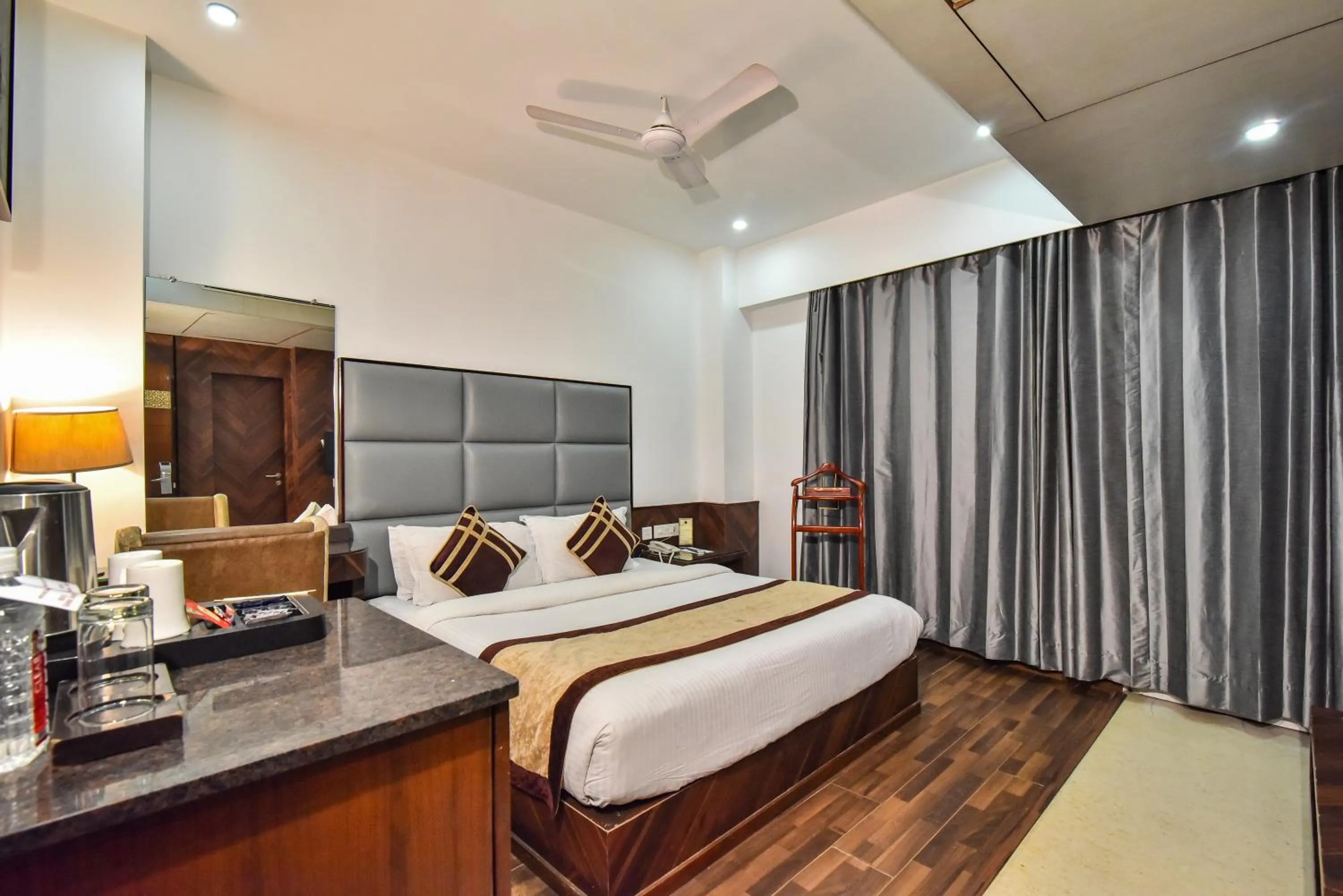 Bed in Hotel Sawera Grand Near Golden Temple