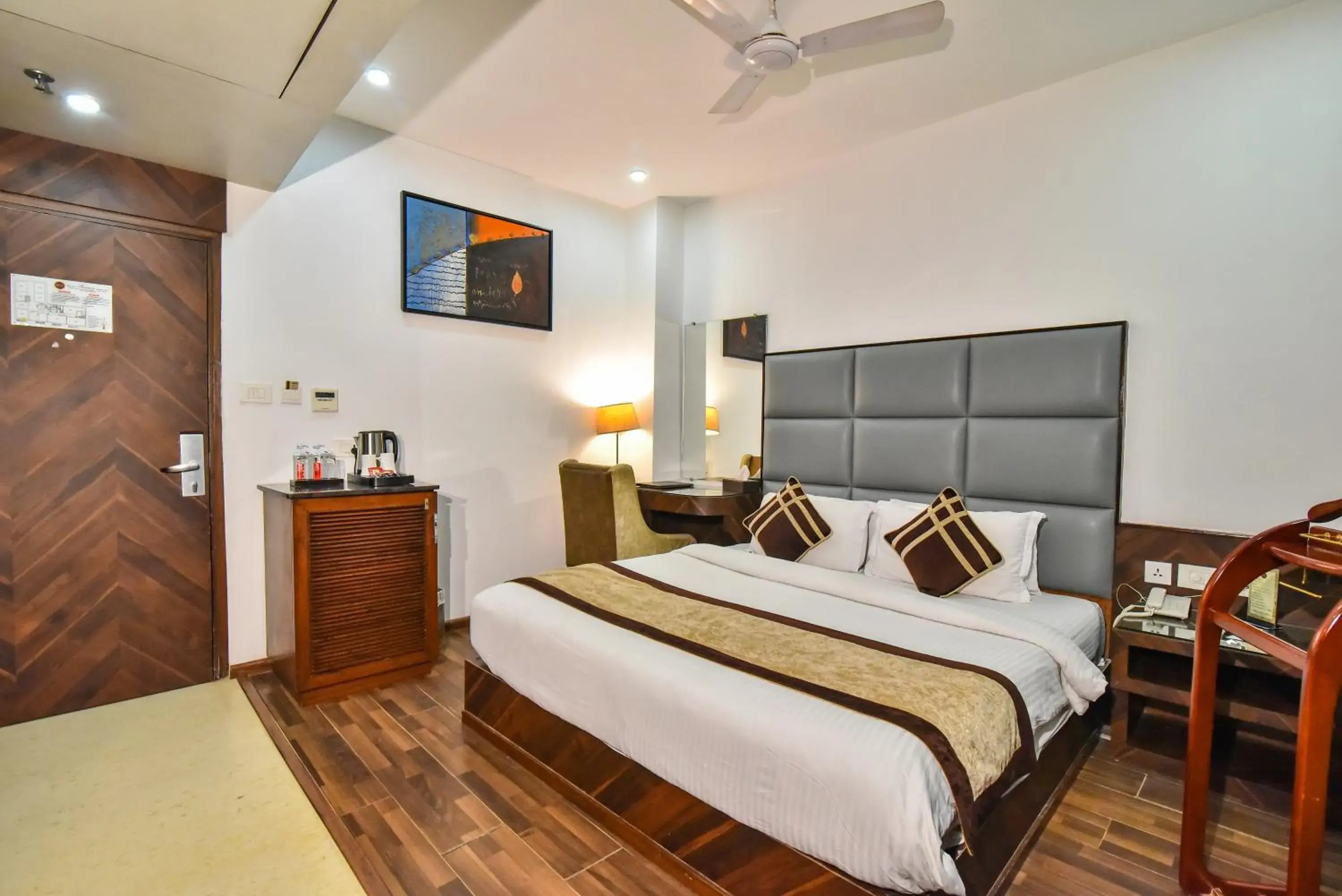 Bed in Sawera Grand Luxury Stay Near Golden Temple Bed in Sawera Grand Luxury Stay Near Golden Temple