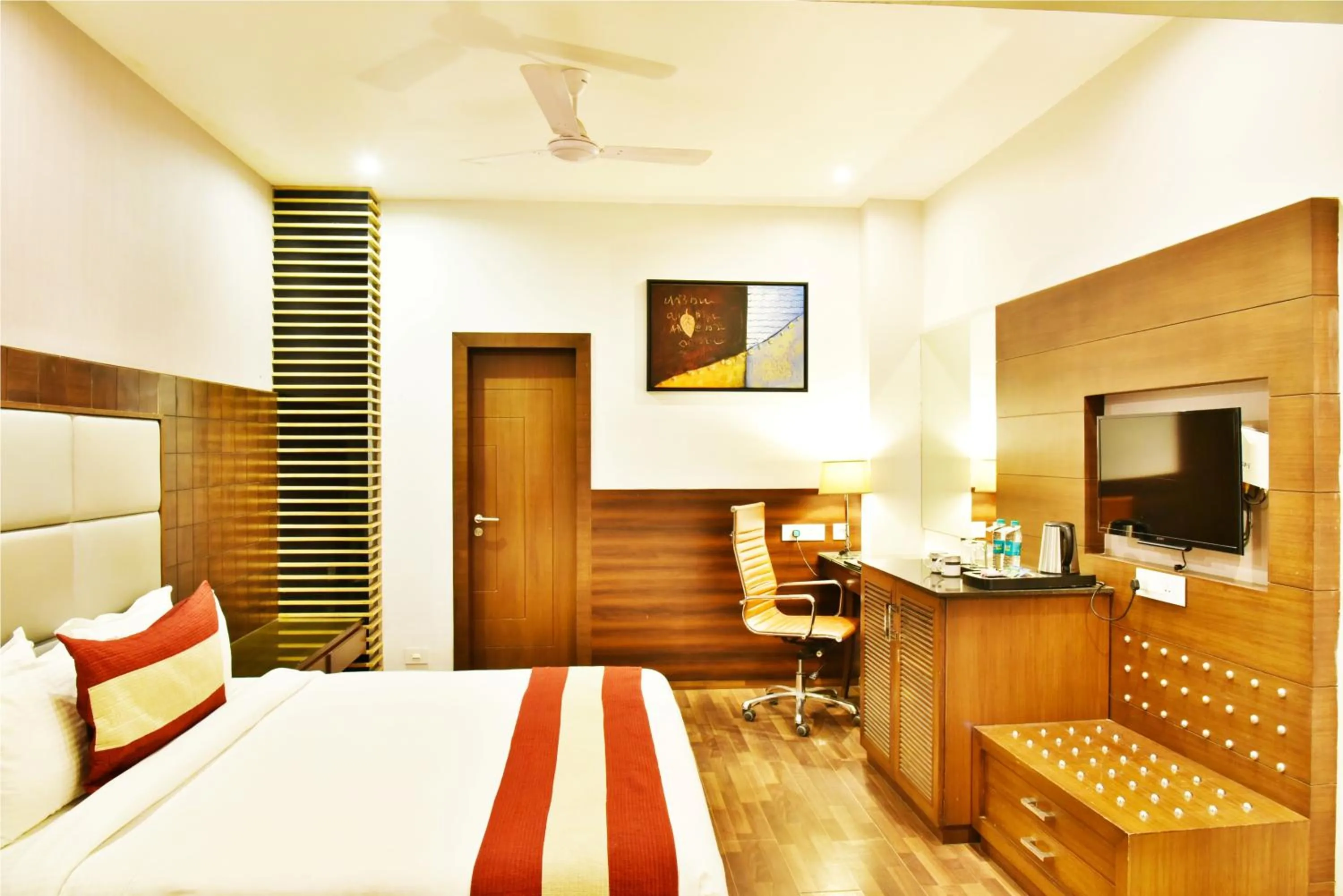 Bed in Hotel Sawera Grand Near Golden Temple