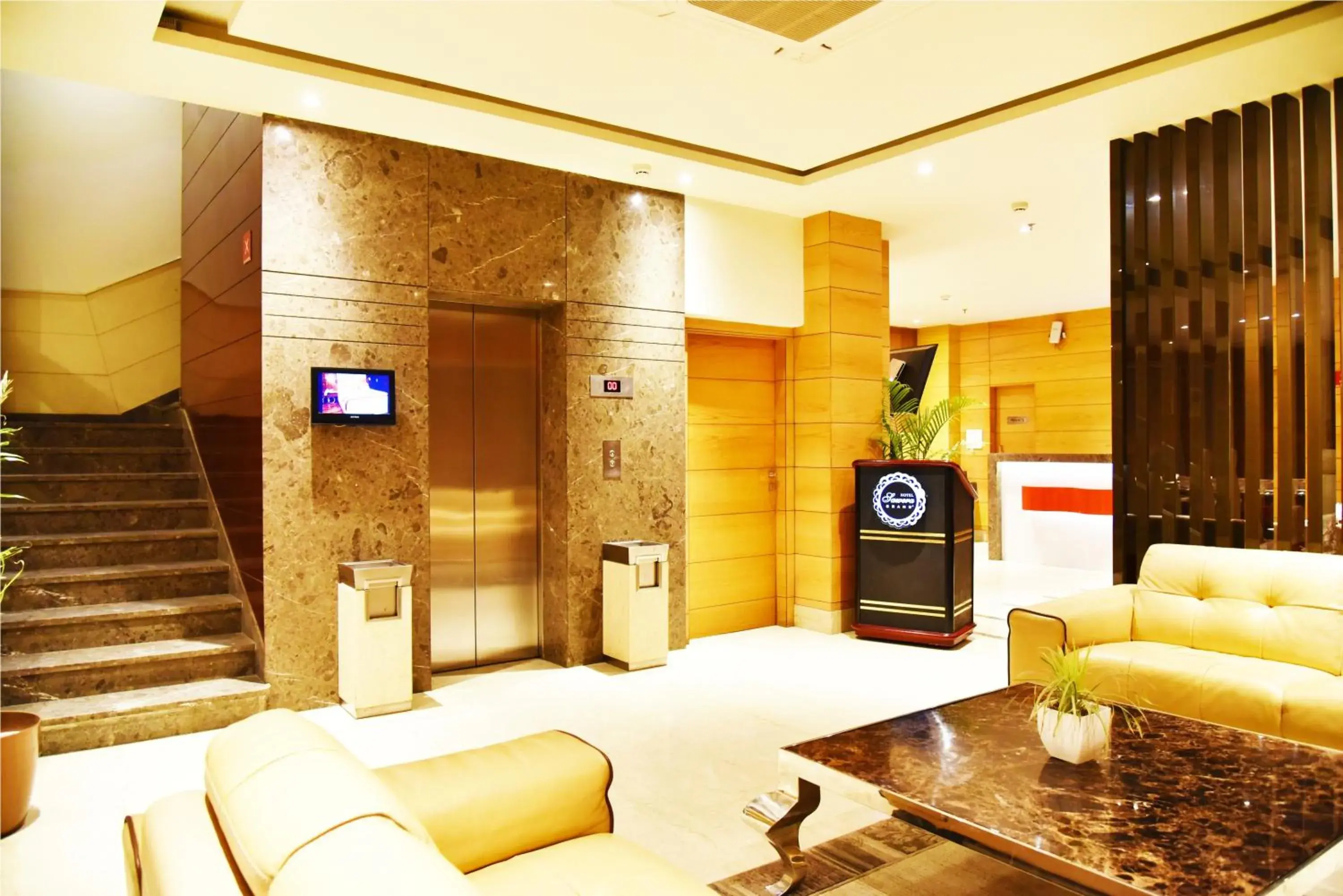 Lobby or reception in Hotel Sawera Grand Near Golden Temple Lobby or reception in Hotel Sawera Grand Near Golden Temple