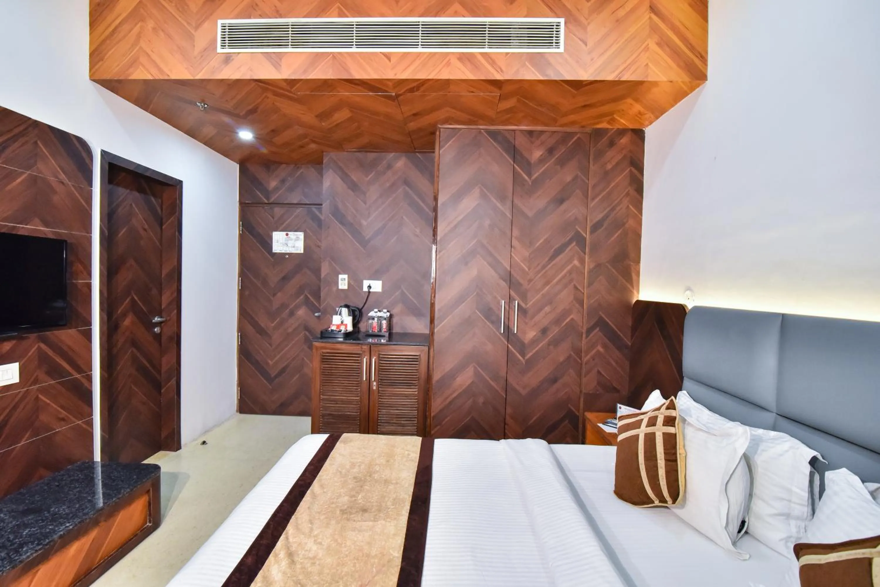 Bedroom, Bed in Hotel Sawera Grand Near Golden Temple