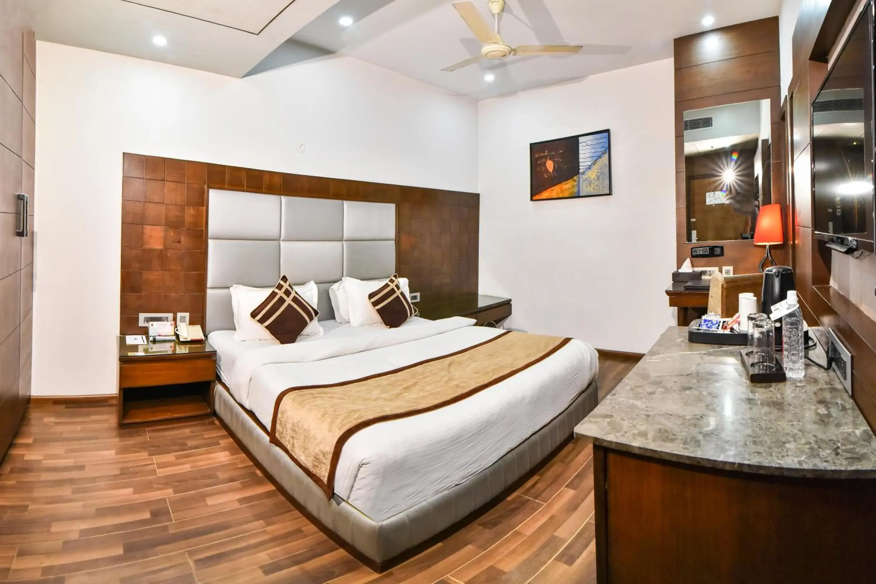 Bedroom, Bed in Hotel Sawera Grand Near Golden Temple Bedroom, Bed in Hotel Sawera Grand Near Golden Temple