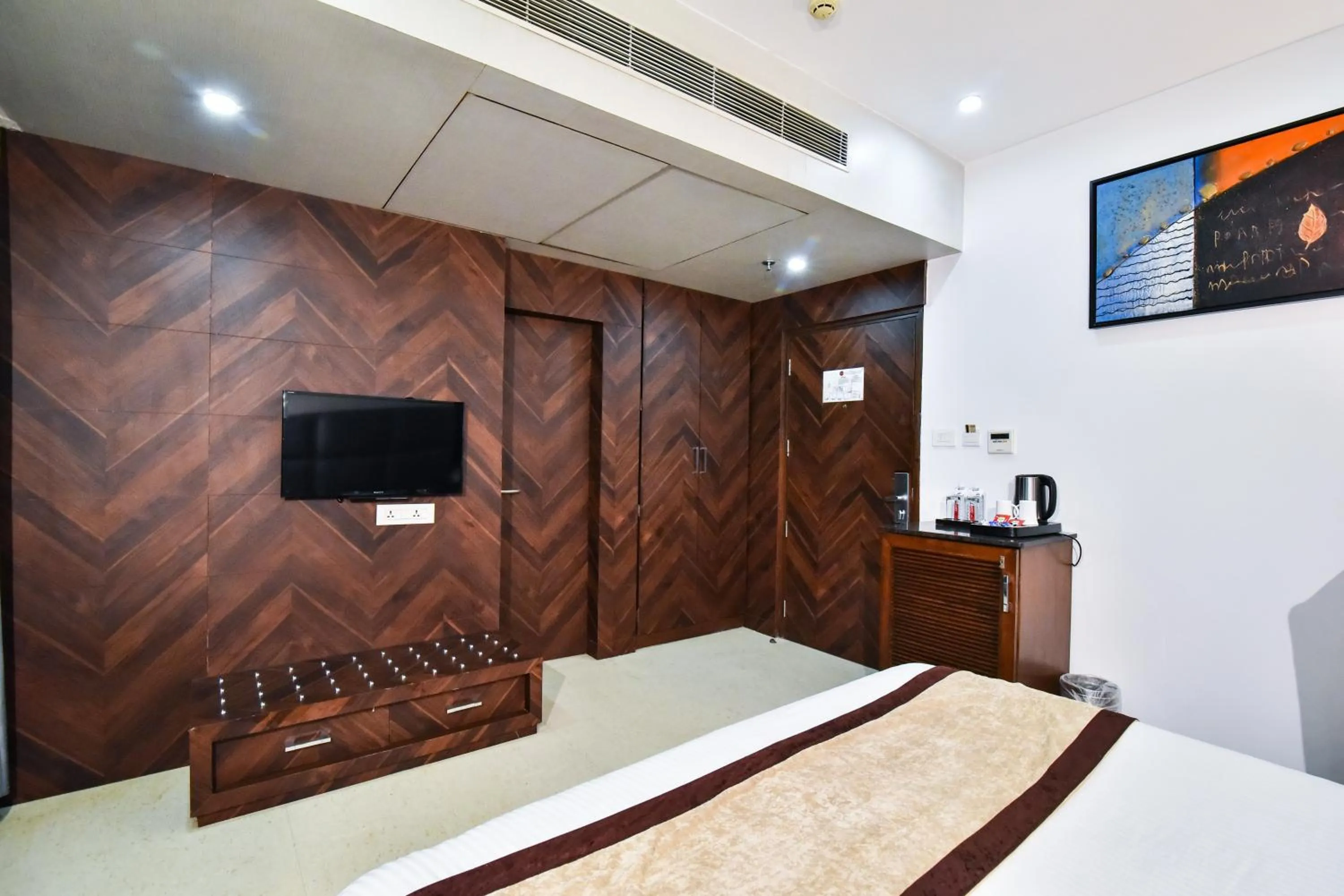 TV and multimedia, Bed in Hotel Sawera Grand Near Golden Temple