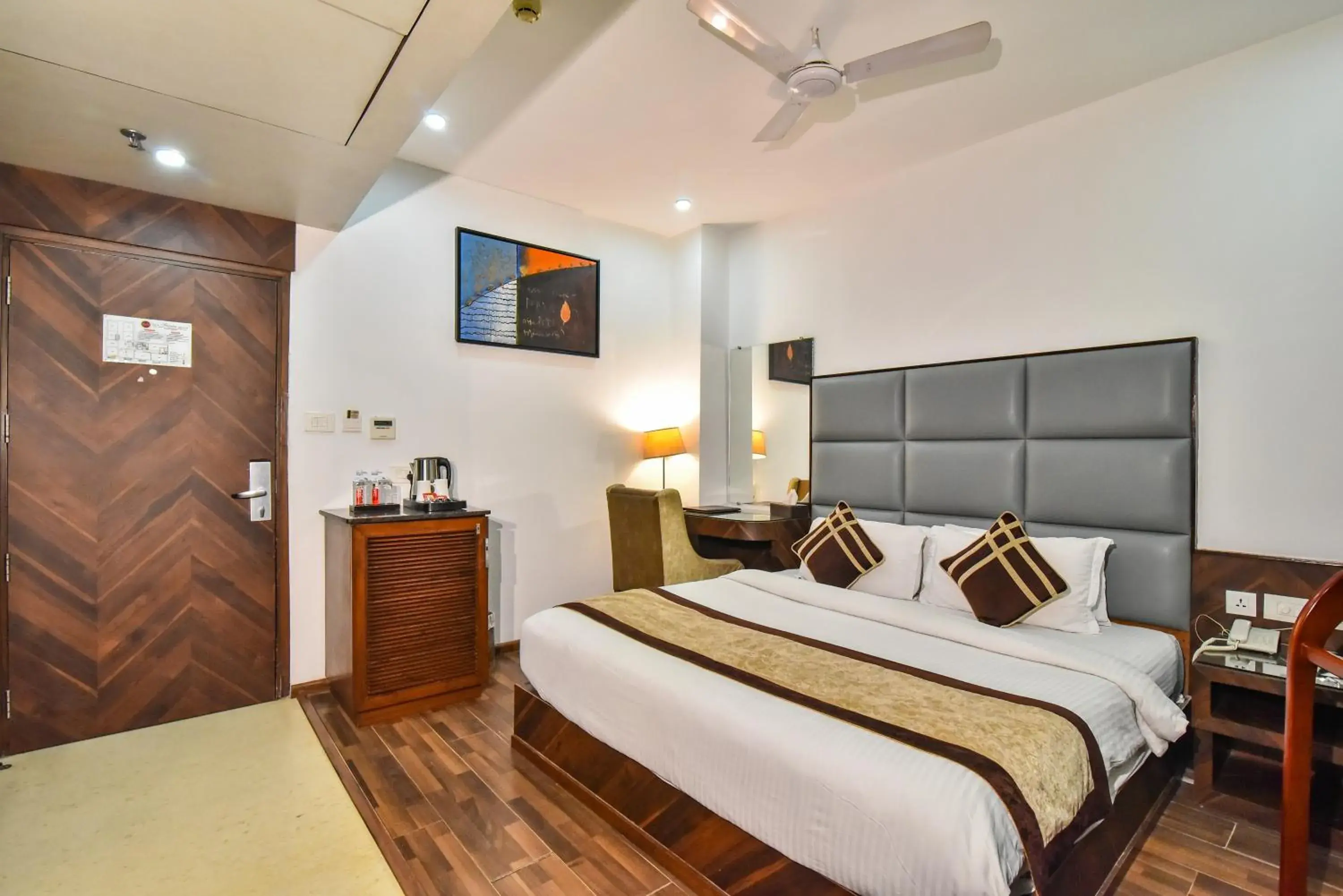 Business Double Room - single occupancy in Hotel Sawera Grand Near Golden Temple Business Double Room - single occupancy in Hotel Sawera Grand Near Golden Temple