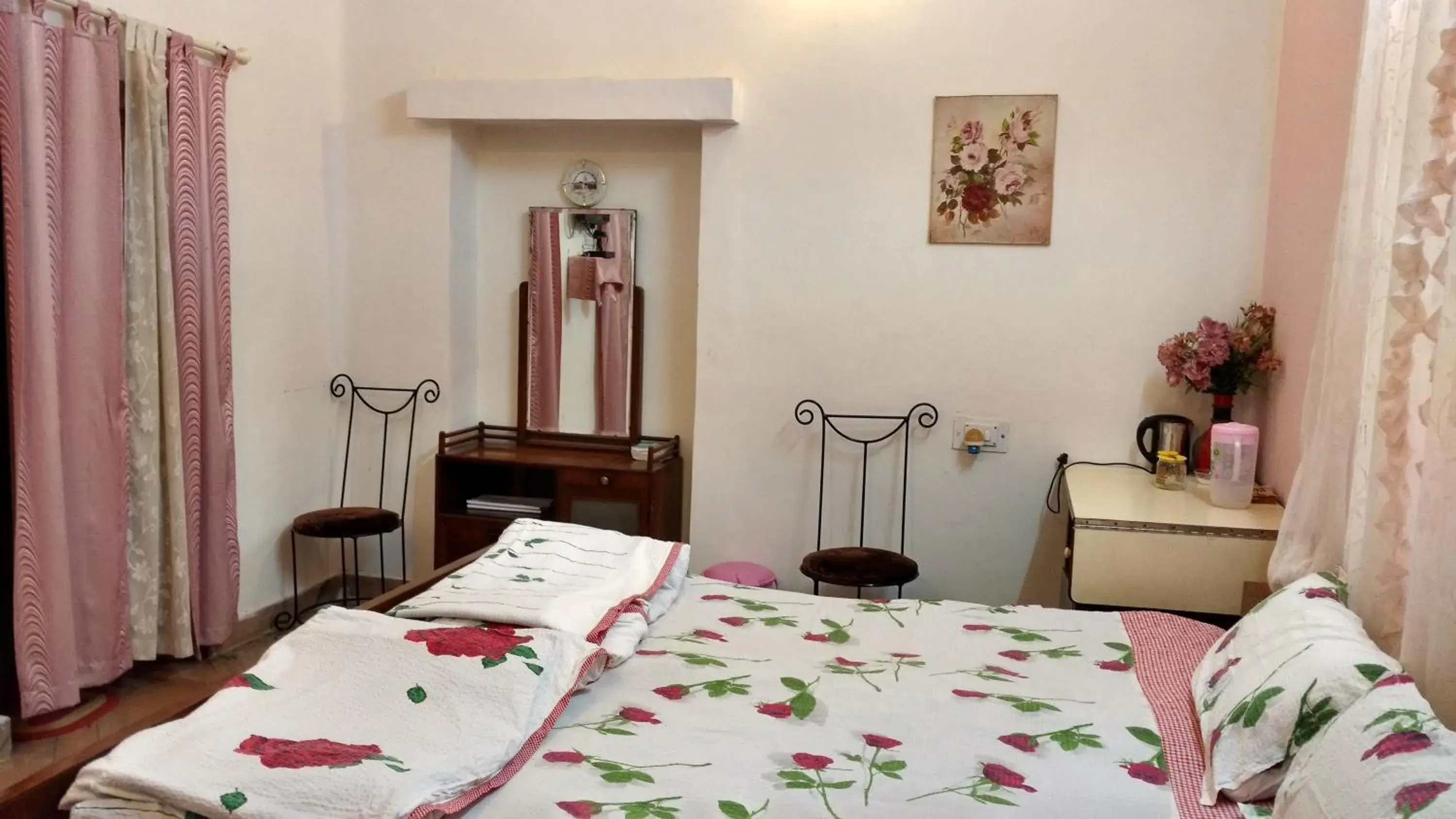 Standard Double Room (Pink) in Jheelam Homestay Standard Double Room (Pink) in Jheelam Homestay