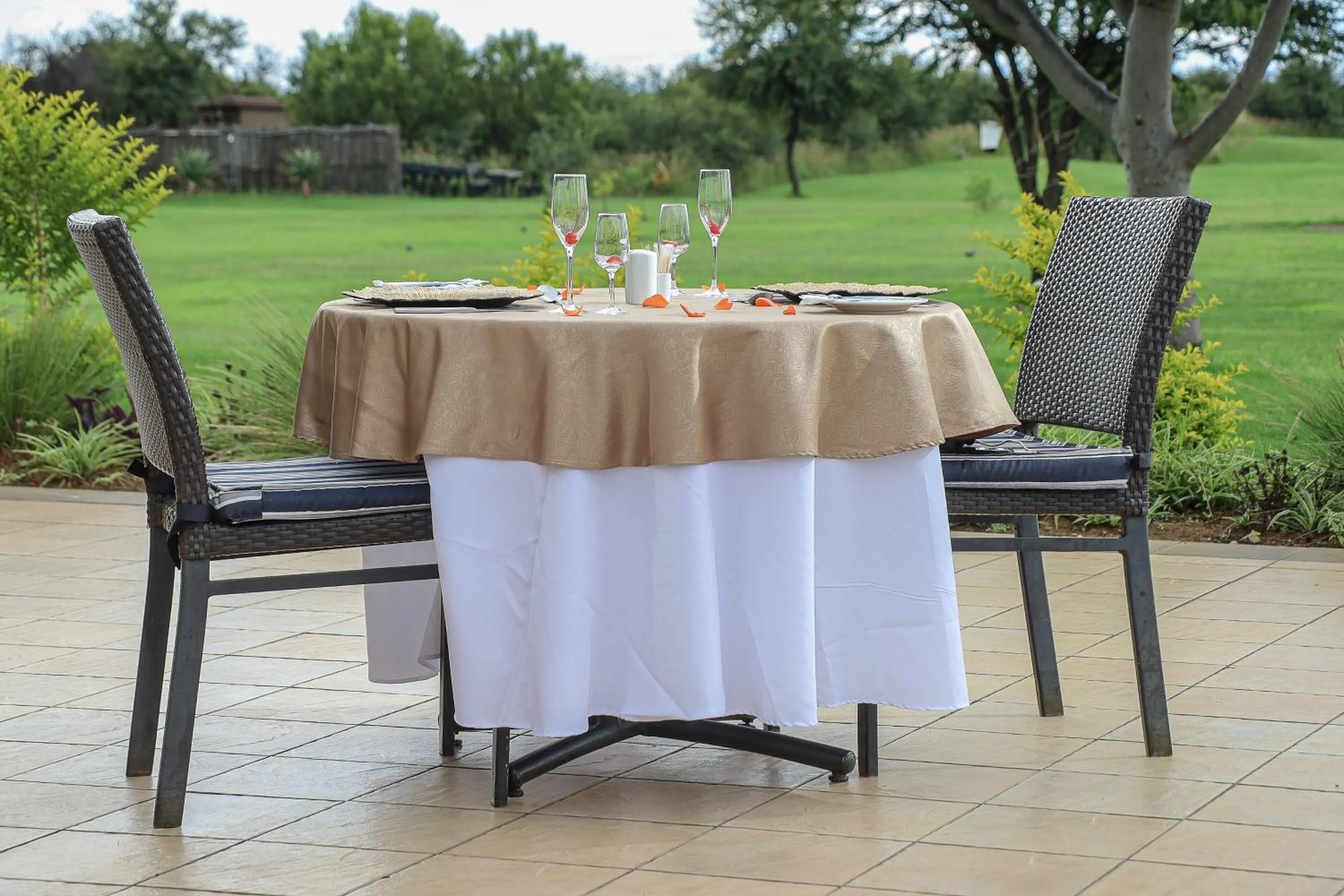 Restaurant/places to eat in Royal Marang Hotel