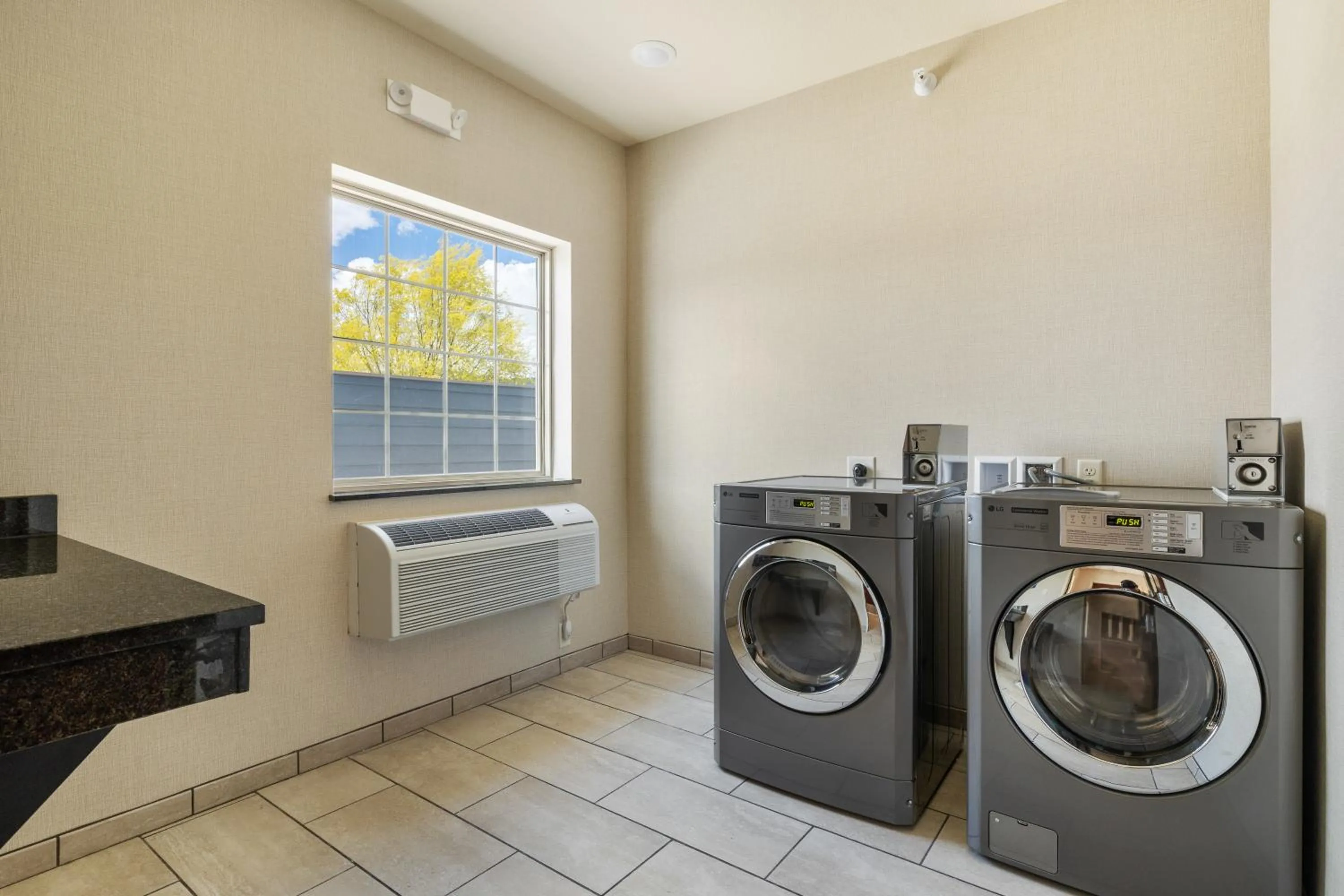 laundry in Cobblestone Hotel & Suites - Alpine