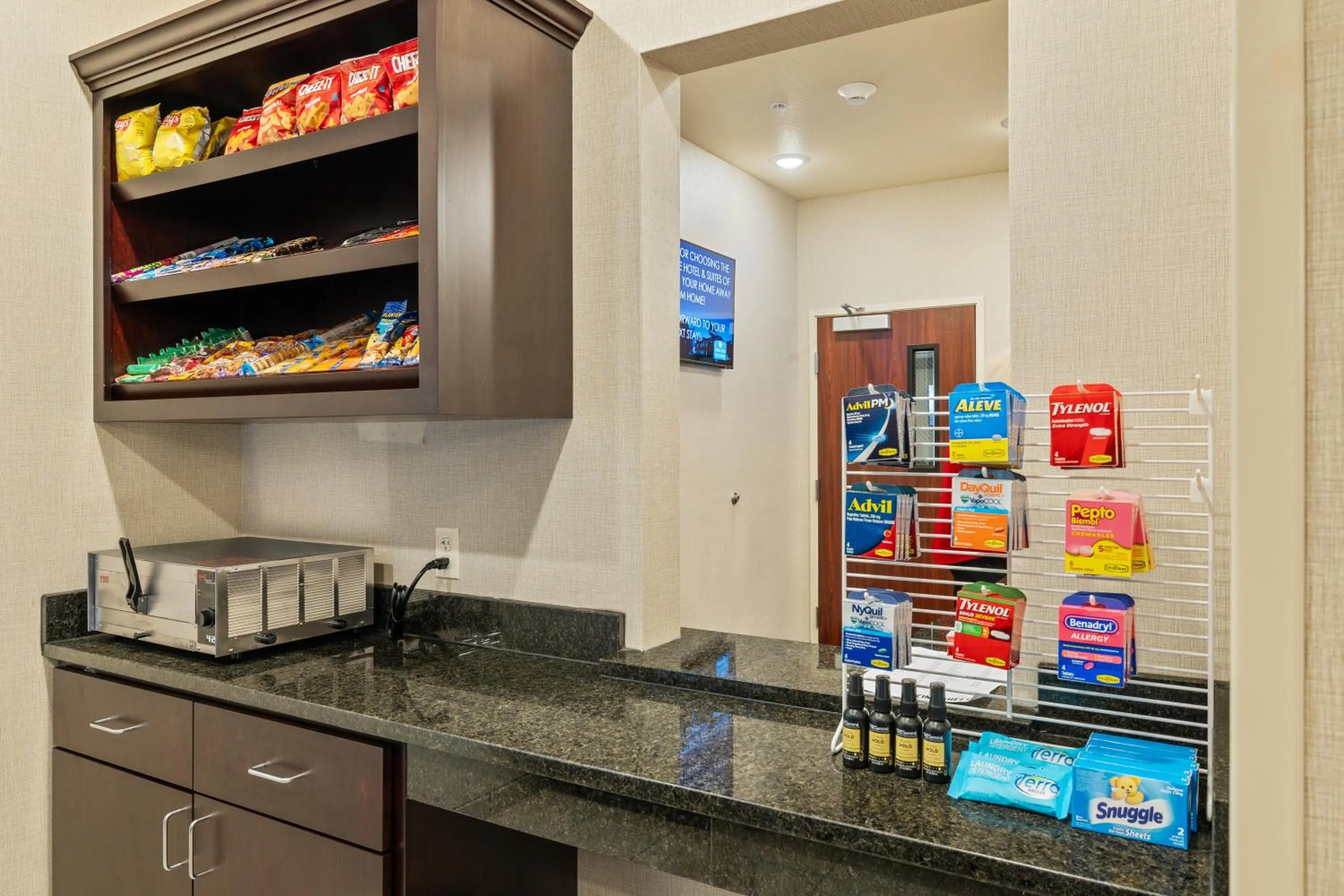 Food and drinks in Cobblestone Hotel & Suites - Alpine